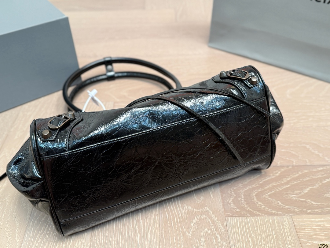 &yen;250飞机盒 Balenciaga 巴黎世家新款 男女通用款哦 众多明星追捧的单品 原版面料 原单品质 超高回头率 尺寸31 16