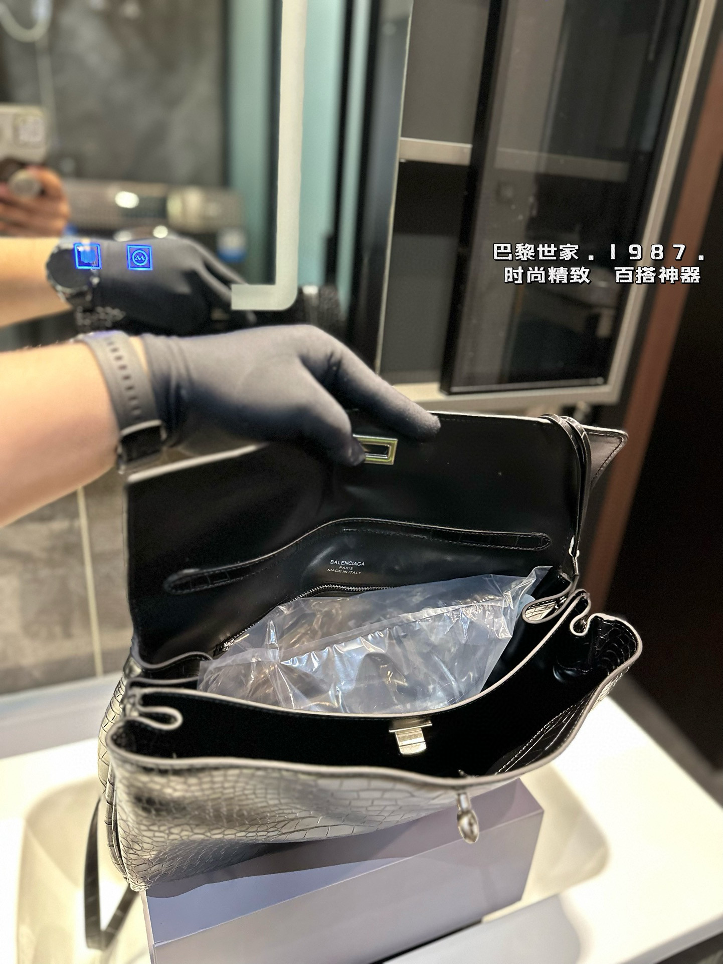 ❤️P230（礼盒包装）❤️ 巴黎世家 rodeo 秀款鳄鱼纹 手提斜挎腋下包 质感很高级 容量超级大也很耐用 日常出街背它回头率百分百 就是这种随性慵懒感⚠️尺寸34.20