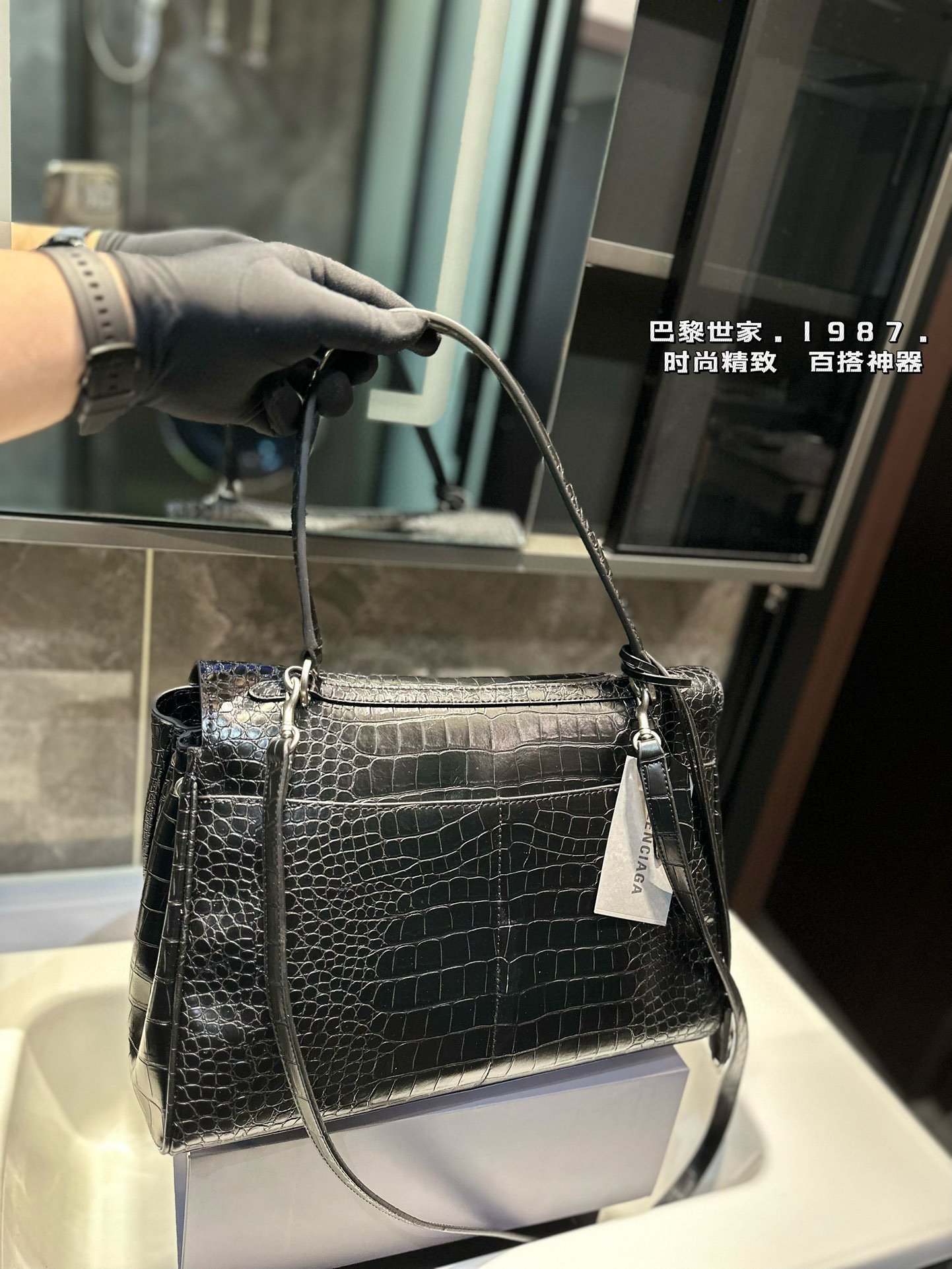 ❤️P230（礼盒包装）❤️ 巴黎世家 rodeo 秀款鳄鱼纹 手提斜挎腋下包 质感很高级 容量超级大也很耐用 日常出街背它回头率百分百 就是这种随性慵懒感⚠️尺寸34.20