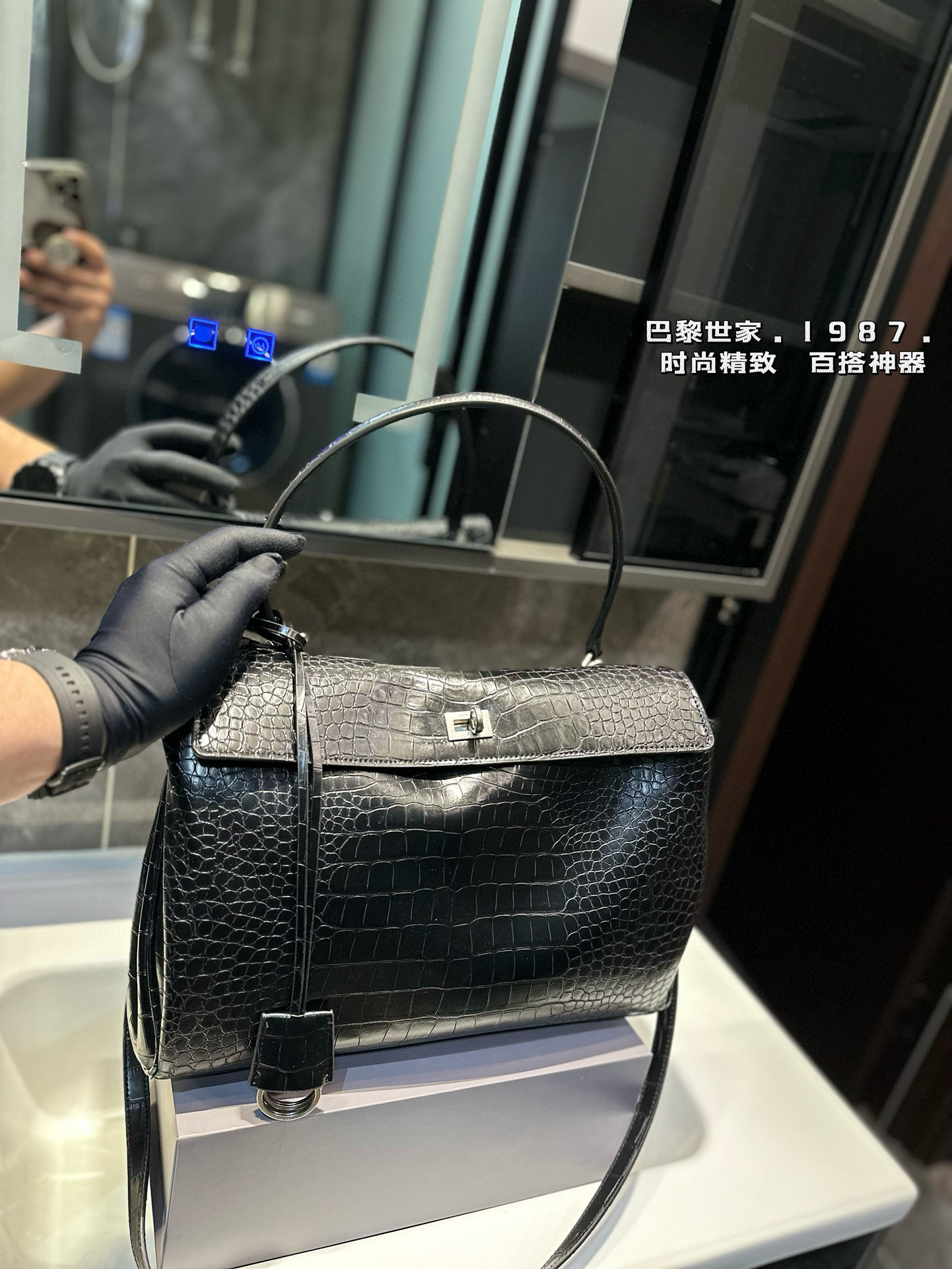 ❤️P230（礼盒包装）❤️ 巴黎世家 rodeo 秀款鳄鱼纹 手提斜挎腋下包 质感很高级 容量超级大也很耐用 日常出街背它回头率百分百 就是这种随性慵懒感⚠️尺寸34.20