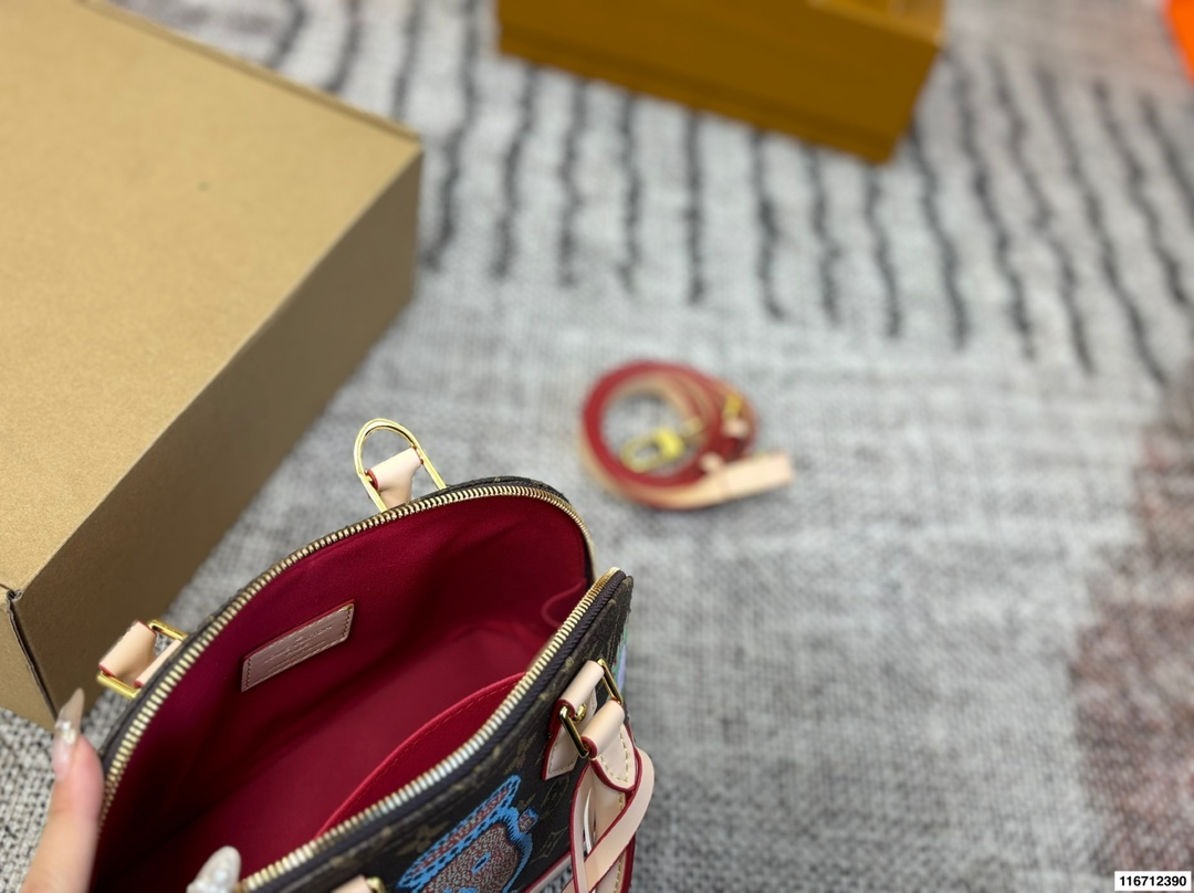 P150配折叠盒⚠️尺寸24*17 LV 贝壳包 又甜又酷 一整个爱住 百搭时尚 颜值超高