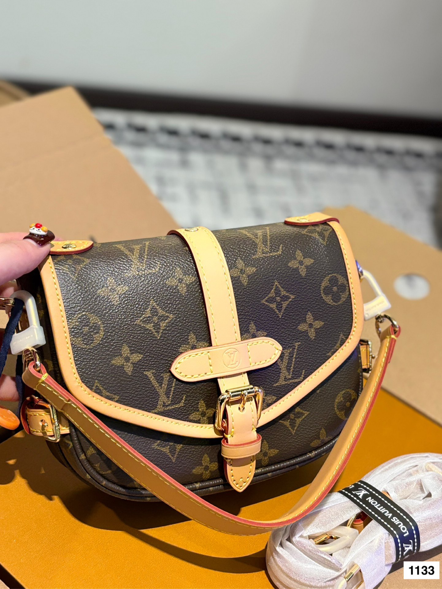 P195 配全套 size：20*16cm L家 新款小号马鞍包 双子星 samur 邮差包 小巧可爱实用百搭 搭配两条肩带哦！