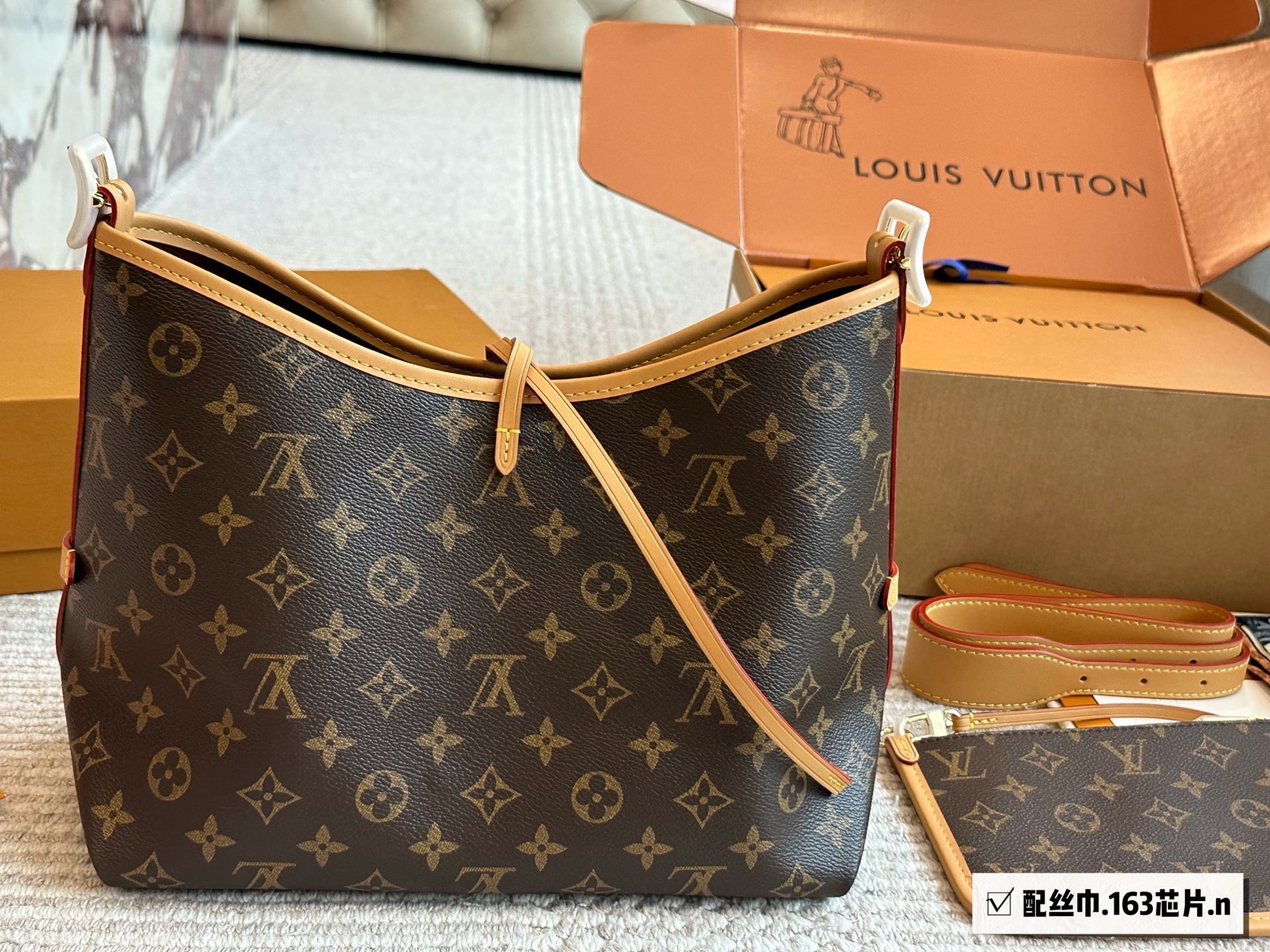 芯片版¥220 路易威登Lv Carryall新款通勤包颜值实用 #路易威登Lv #路易威登#Iv #路易威登louisvuitton#路易威登carryall #Carryall |v7月新款,可斜挎、单肩。容量保证,敞口磁铁吸内扣取放平板小电脑非常方便,设计比neverfull小巧、肩带够宽不那么勒;比graceful俏皮,上身完全;是驴家通勤包款颜值担当@30cm