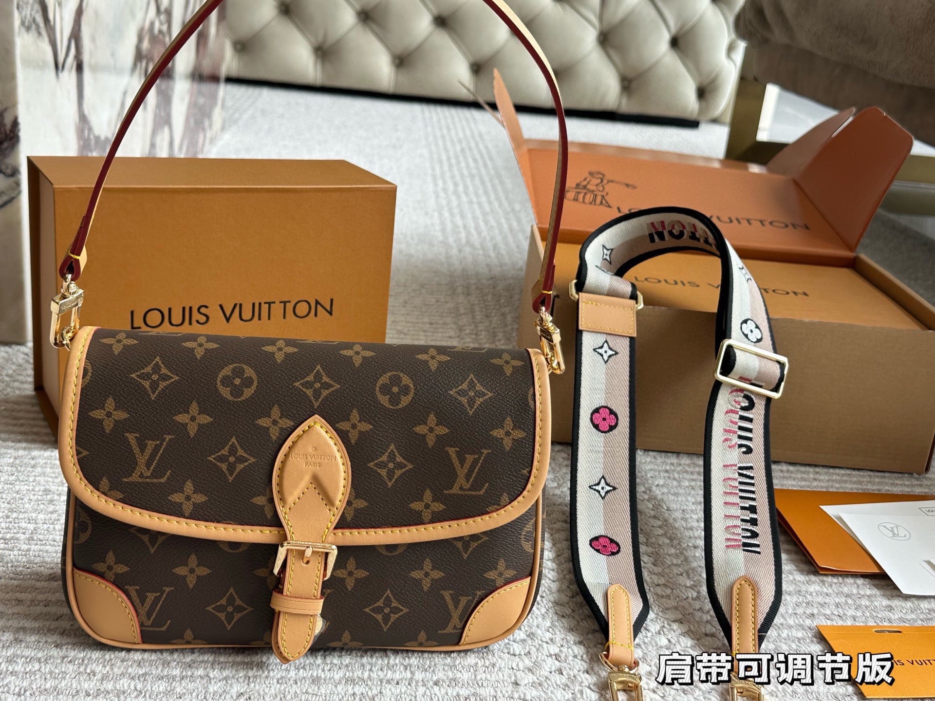 p190 原单顶级 !Lv法棍包穿搭也太好看了吧 无滤镜的上身实拍先 自从speedy20开始就种草了这个系列然后又特别喜欢 双肩带的配置让复古的气质中又带着时尚感搭配起来毫不违和并且肩带可以分开使用四舍五入等于两个包包hhh并且这款融合了|v家所有的爆款元素简直就是将流量密码集合于此必的 容量超级大并且不会有臃肿感我出门门]必备的全都放里， 面了还没装满26cm