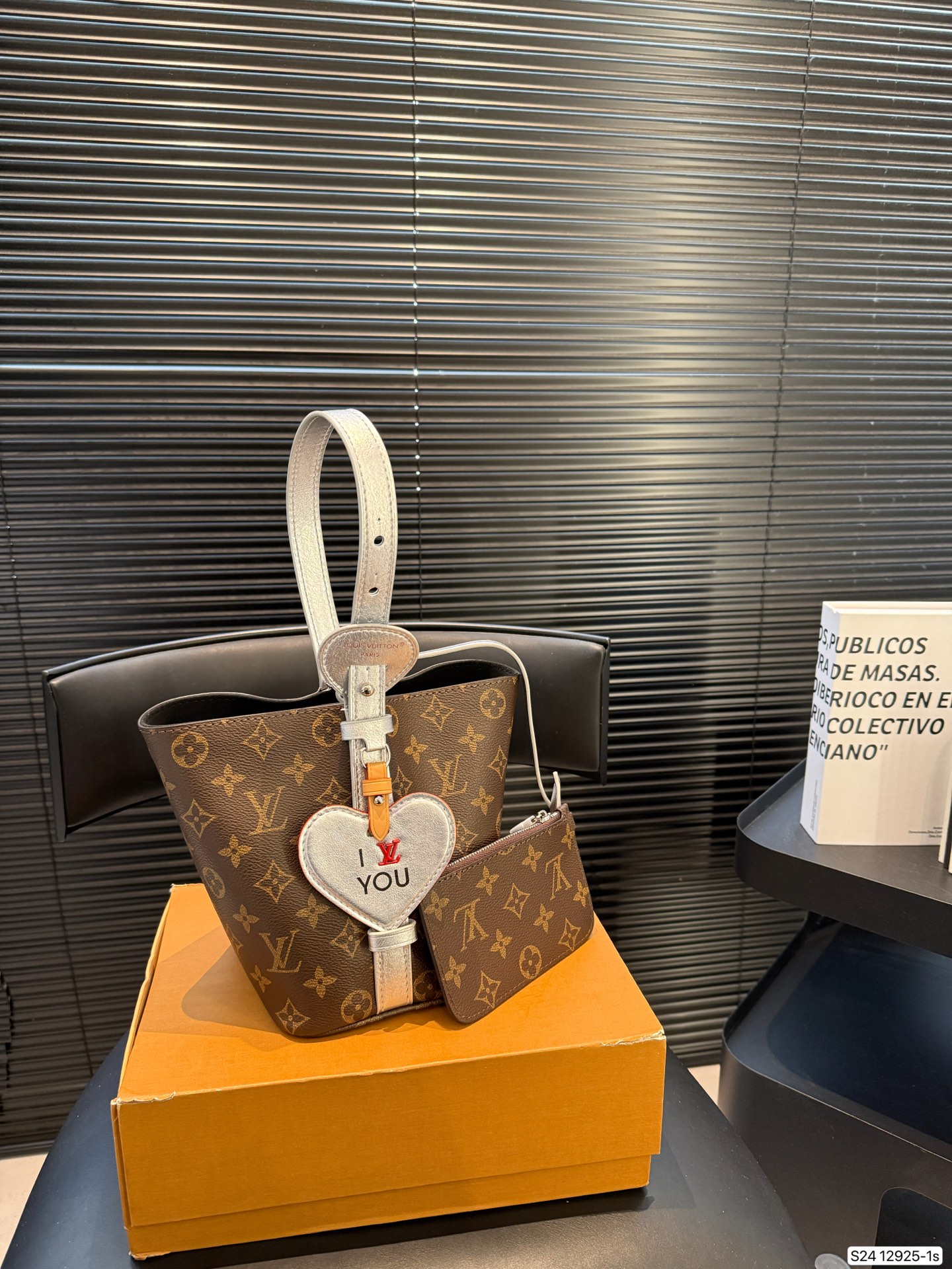 P170 配折叠盒飞机盒 盲猜这次LV上新黑马是ALL IN BB Lv水桶 LV尤物! 尺寸:16 18 货号12925-1