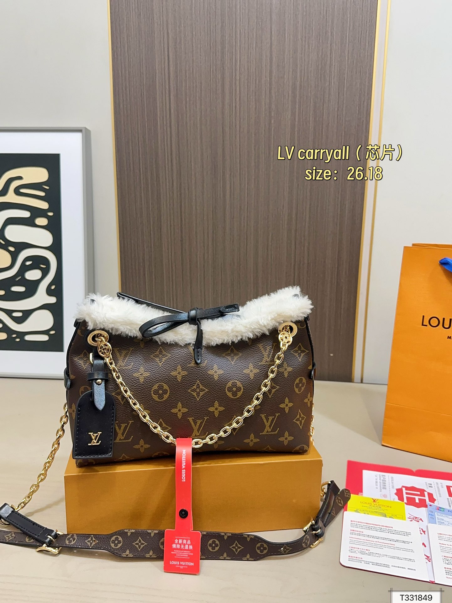 💰 165 礼盒包装 芯片 Lv carryall家族又添新成员 LV设计师有一种不管钱包死活的审美,新版carryall变可爱了,而且不喜欢大包的姐妹这个就没什么顾虑了,先预测一波~肯定会大火!!快来做第一批拥有的时髦精 尺寸:26.18