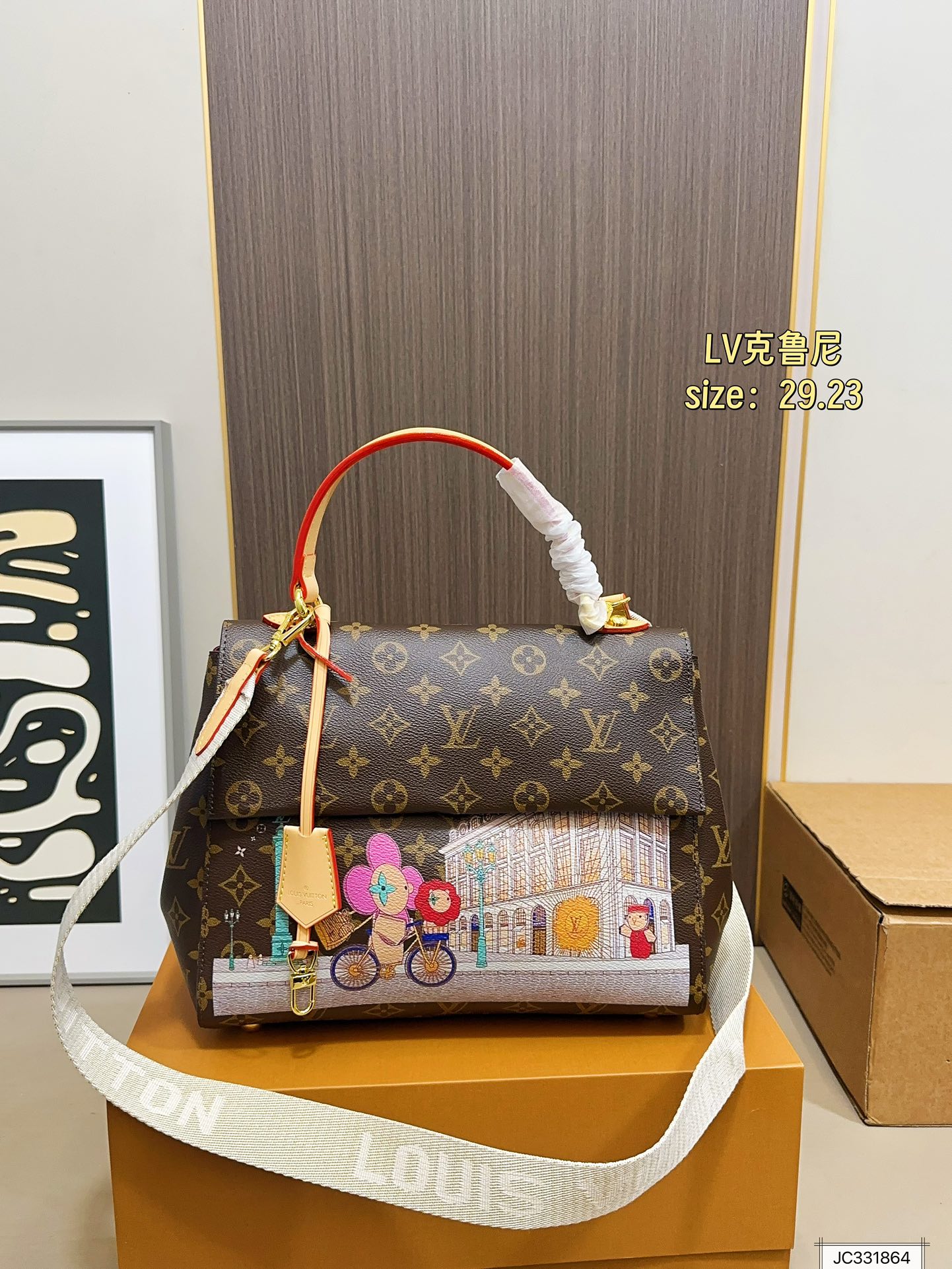 💰180 配飞机盒折叠盒Lv CLUNY 很经典耐看。其中就有它&mdash;-CLUNY。如果你想入手一款商务，正式的包包，那么克鲁尼就可以入手啦~从实用感上来说 cluny bb会使用频率高一些。尺寸：29 23