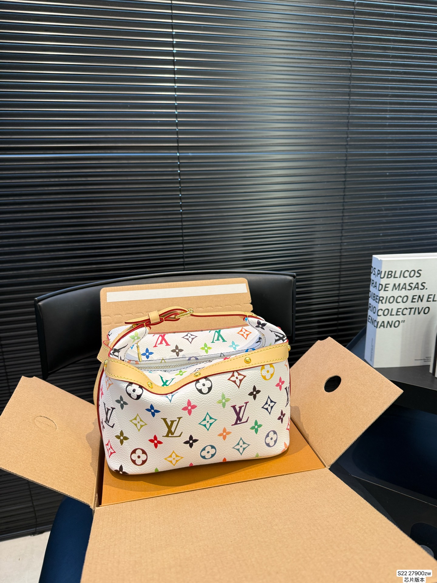 P160 Lv饭盒包 配折叠盒飞机盒 芯片版本 很有质感又很轻松的一个包型 貌美又实用 尺寸：21 18 货号27900