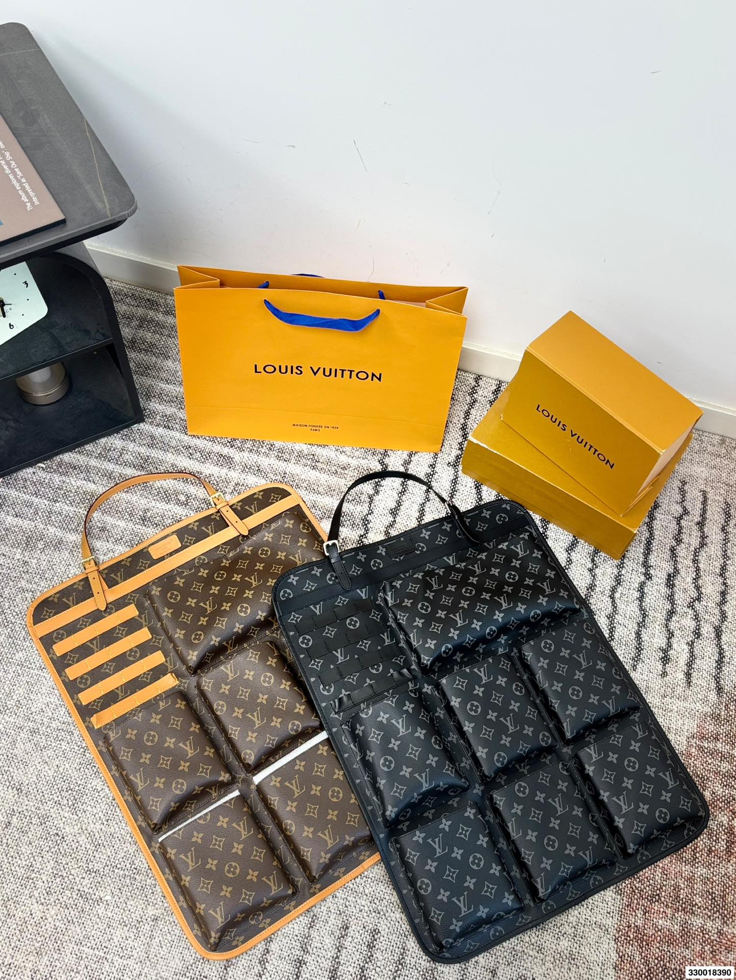 p150 尺寸46&times;59折叠盒飞机盒 Lv 收纳袋 非常具有设计感 简约又精致，细节满满