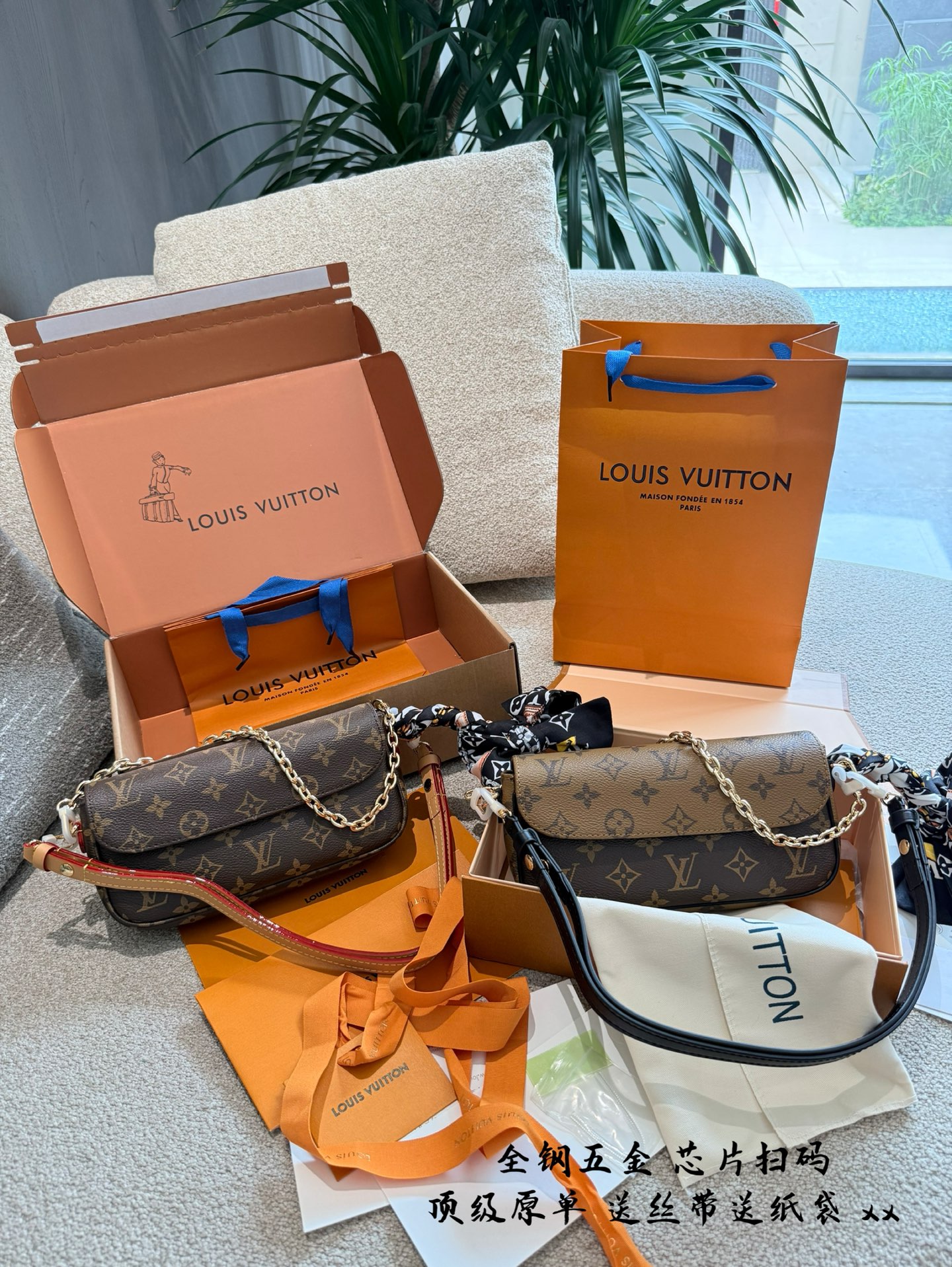 p245 升级版 全钢五金 WALLET ON CHAIN IVY手袋 专柜￥104,200 Lv新款ivy 5月8号.上市啦 全新配色腋下包ivy重出江湖 采用反转色的包盖设计搭配黑色的肩带 升级后的ivy没有了vivien 黄色牛皮 对比老花植糅革配色，更加的耐造和使用哦~❷