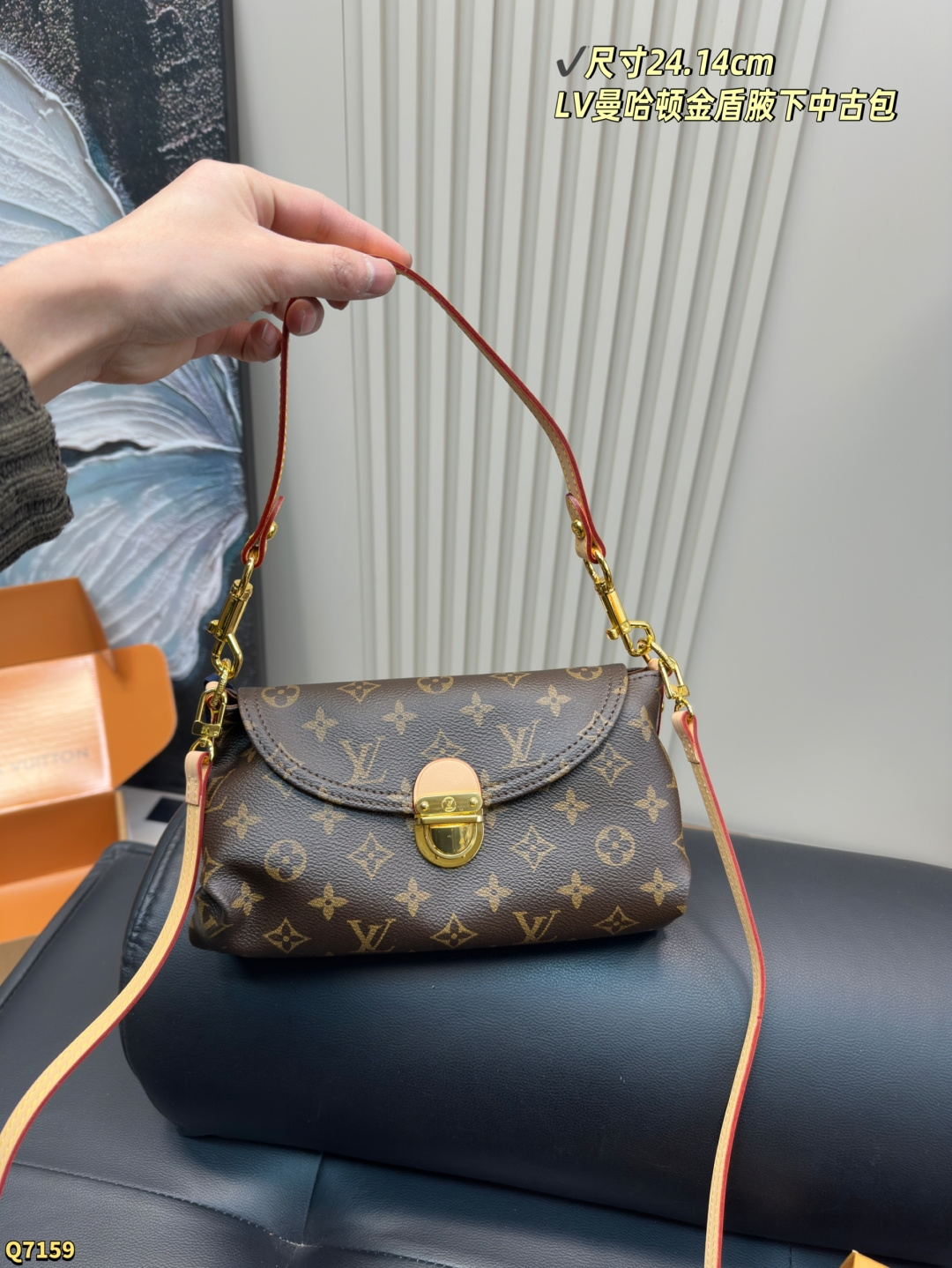 💰155配全套礼盒 尺寸24.14cm LV曼哈顿金盾腋下中古包 大金扣占据了主视觉, 搭配老花凸显质感又相当时髦, 简单随性超适合夏天! 真是绝美的一只vintage !