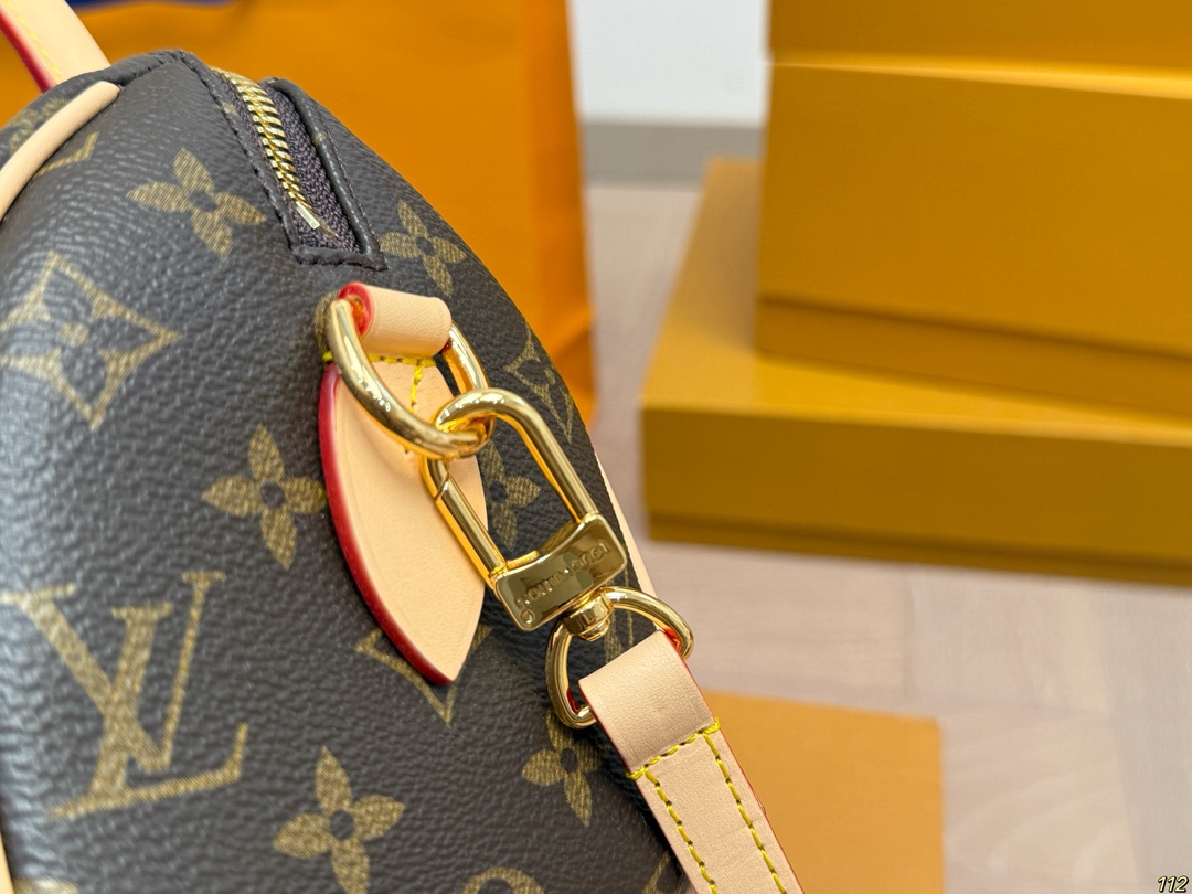 原版复刻&yen;215飞机盒 升级版全钢五金 专柜同步163变码芯片 L家 speedy20 超喜欢这个size！ 平时无论什么衣服 不用犹豫！ 随便搭！搜索🔍 Lv speed20 尺寸：20 14