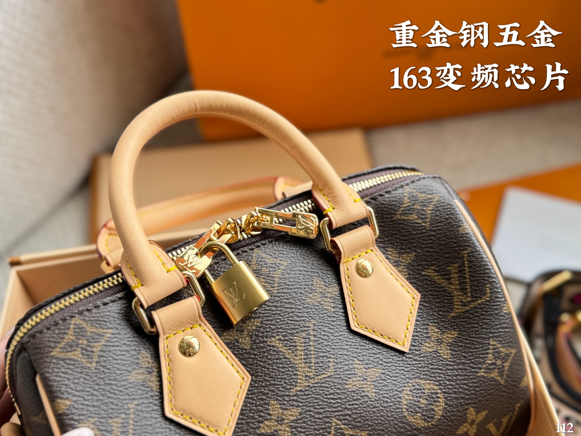 p215 重金钢五金 163变频芯片 LV Speedy 20枕头包 LV 新款系列 city keepal手袋,全网首发 LV Speedy nano 枕头包这款Retiro 手袋以标志性 经典永恒。优雅低调的外形设计和宽敞的包身更加入了实用性 尺寸20 15cm