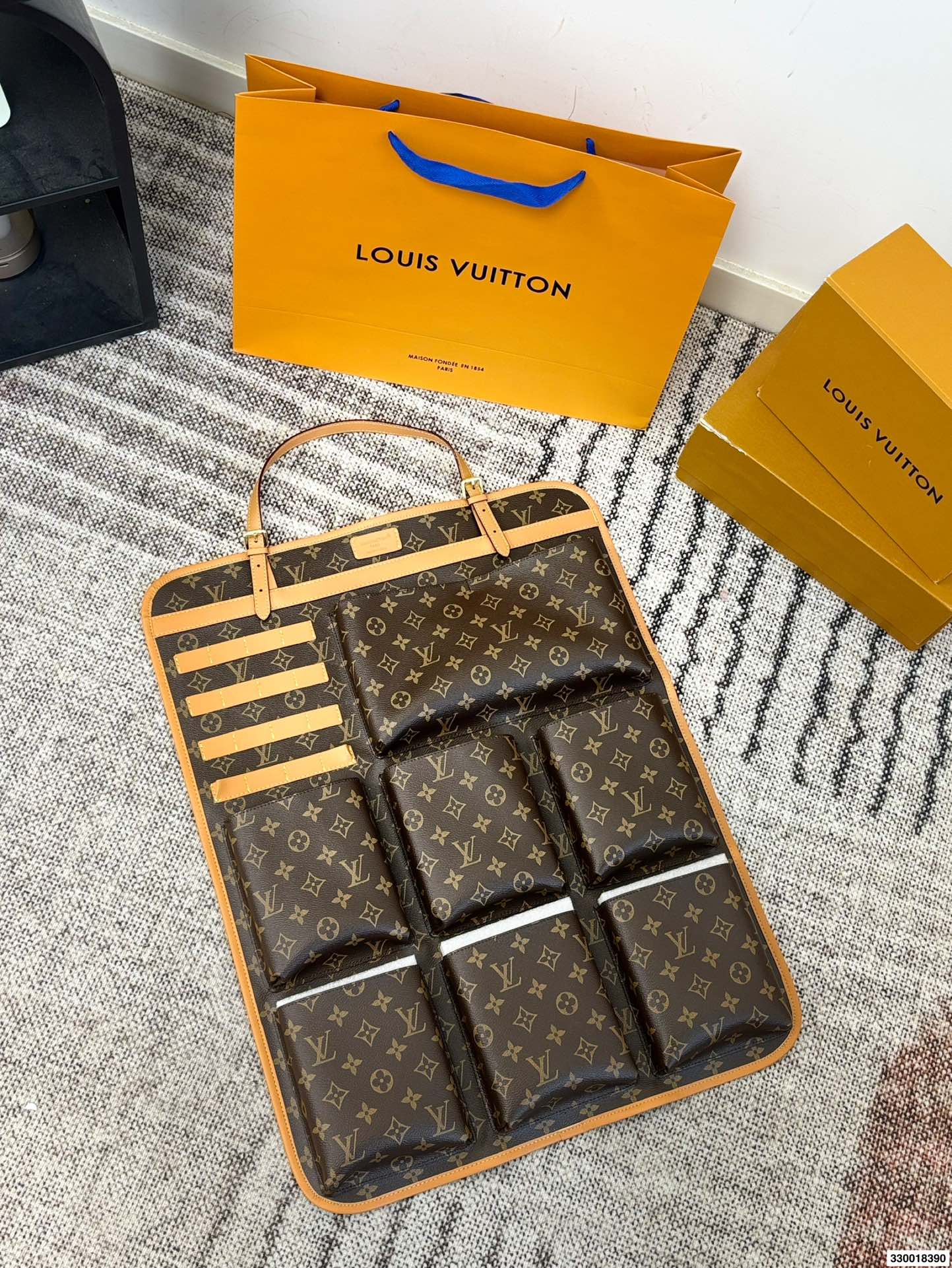 p150 尺寸46&times;59折叠盒飞机盒 Lv 收纳袋 非常具有设计感 简约又精致，细节满满