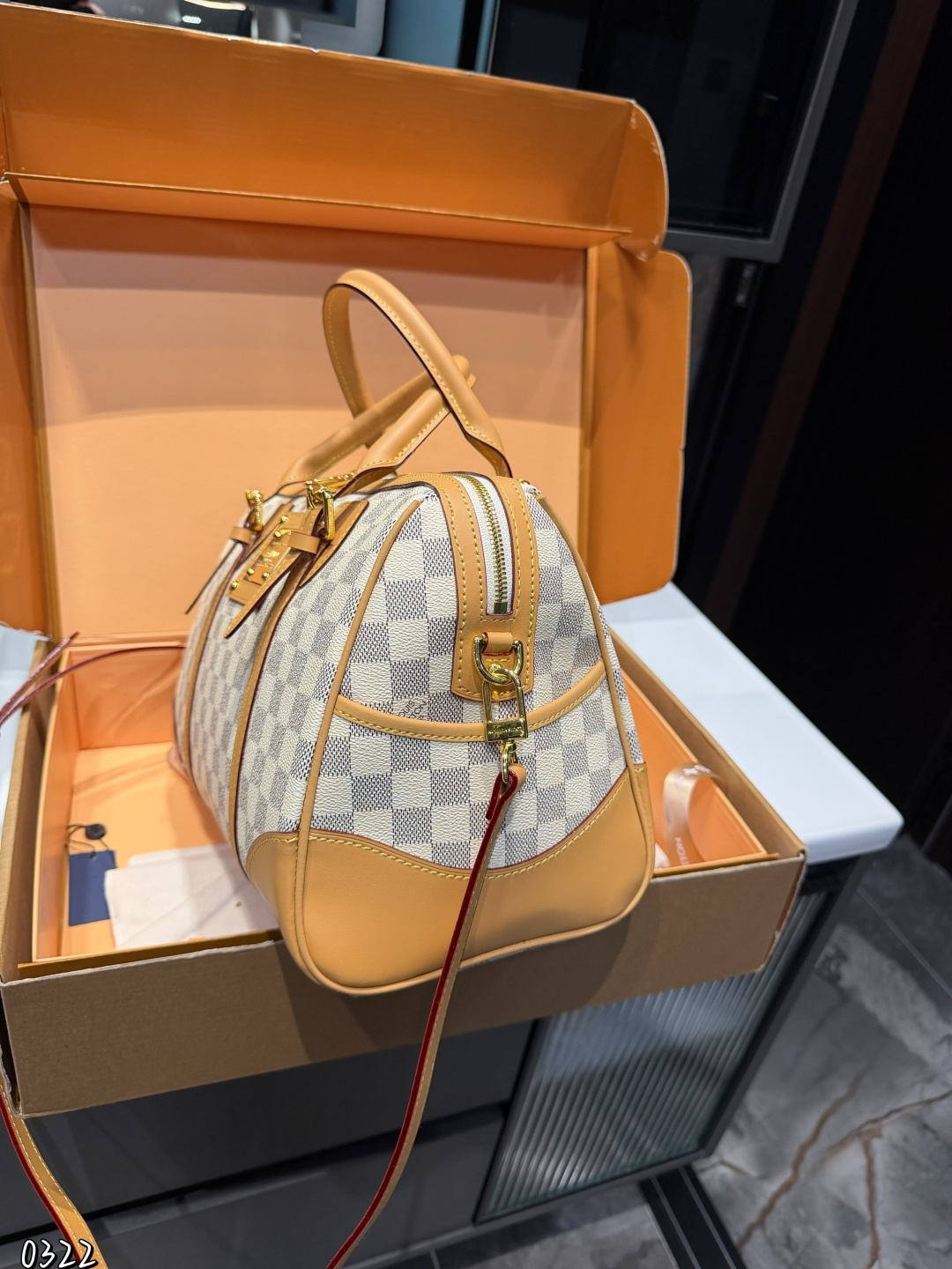 ❤️P200（礼盒包装）❤️ LV枕头包 日常最推荐 手提/斜挎/单肩更舒服 尺寸32 21cm