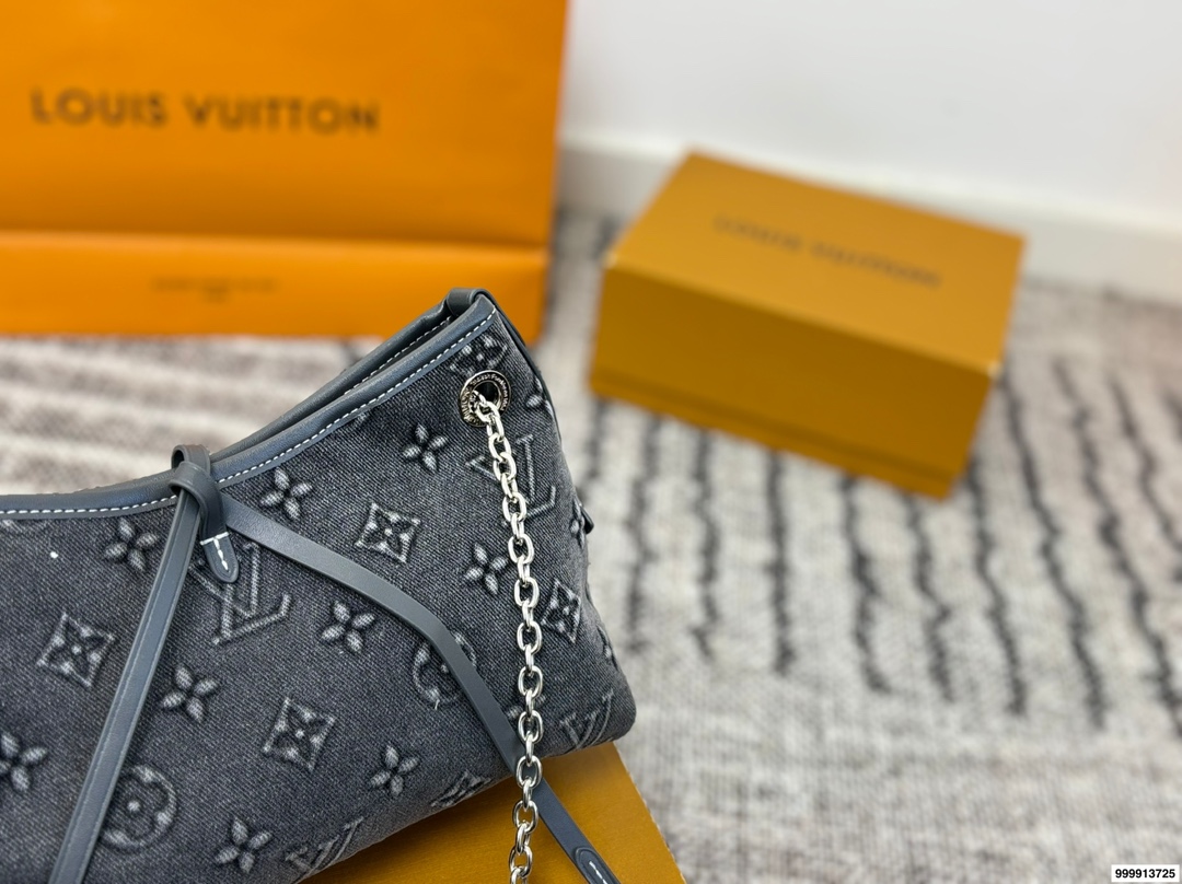 p195配礼盒🎁. Lv Carryall 新款通勤包颜值实用 #路易威登Lv #路易威登#Iv #路易威登louisvuitton#路易威登carryall #Carryall |v7月新款，可斜挎、单肩。容量保证，敞口磁铁吸内扣取放平板小电脑非常方便，设计比neverfull小巧、肩带够宽不那么勒;比graceful俏皮，上身完全;是驴家通勤包款颜值担当@ 尺寸：27*10*17cm