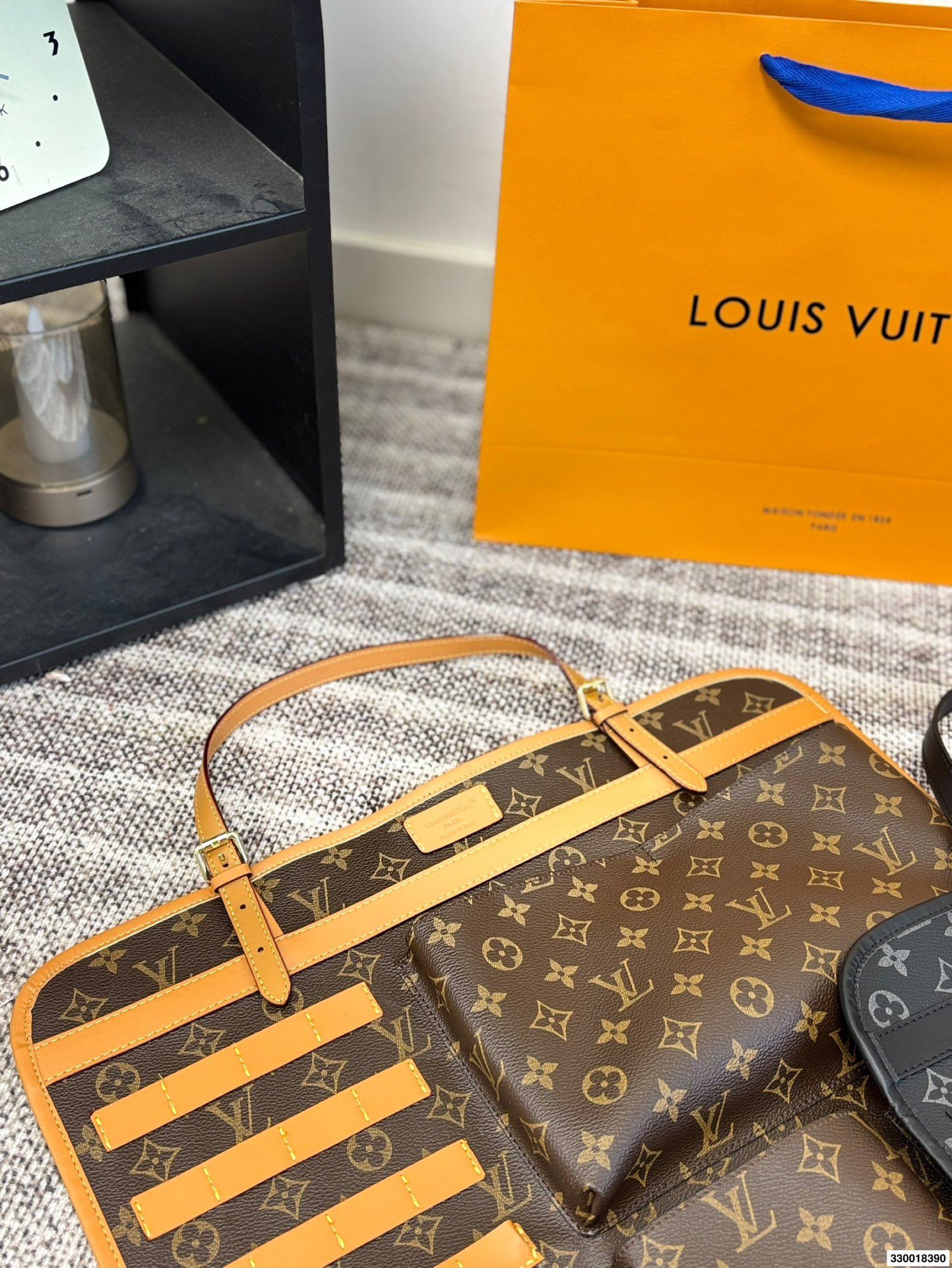 p150 尺寸46&times;59折叠盒飞机盒 Lv 收纳袋 非常具有设计感 简约又精致，细节满满