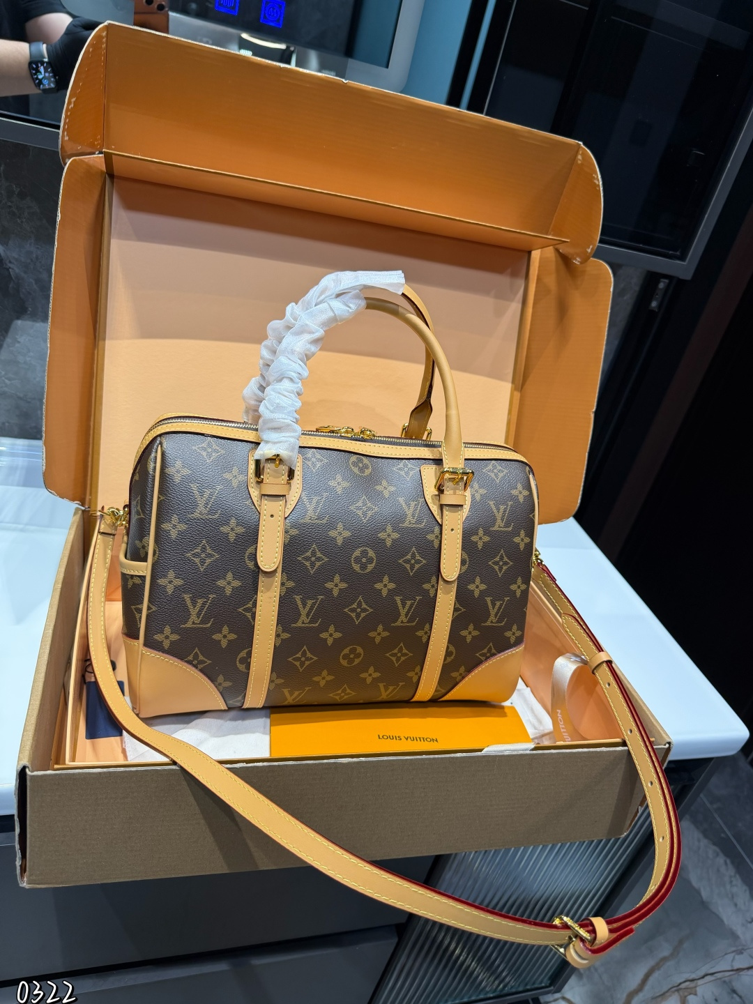 ❤️P200（礼盒包装）❤️ LV枕头包 日常最推荐 手提/斜挎/单肩更舒服 尺寸32 21cm