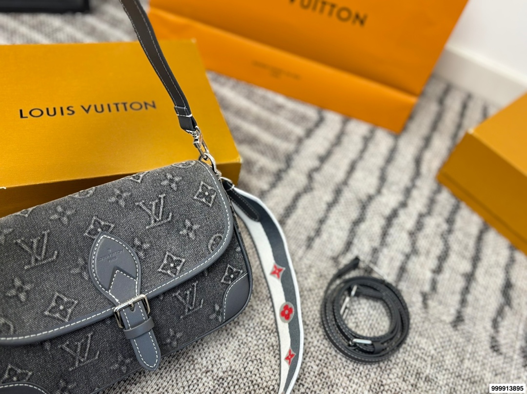 p205 配礼盒 早春LvDiane 法棍手袋 配置两条肩带 〰️ 搜索🔍 Lv 法棍 尺寸: 25 15