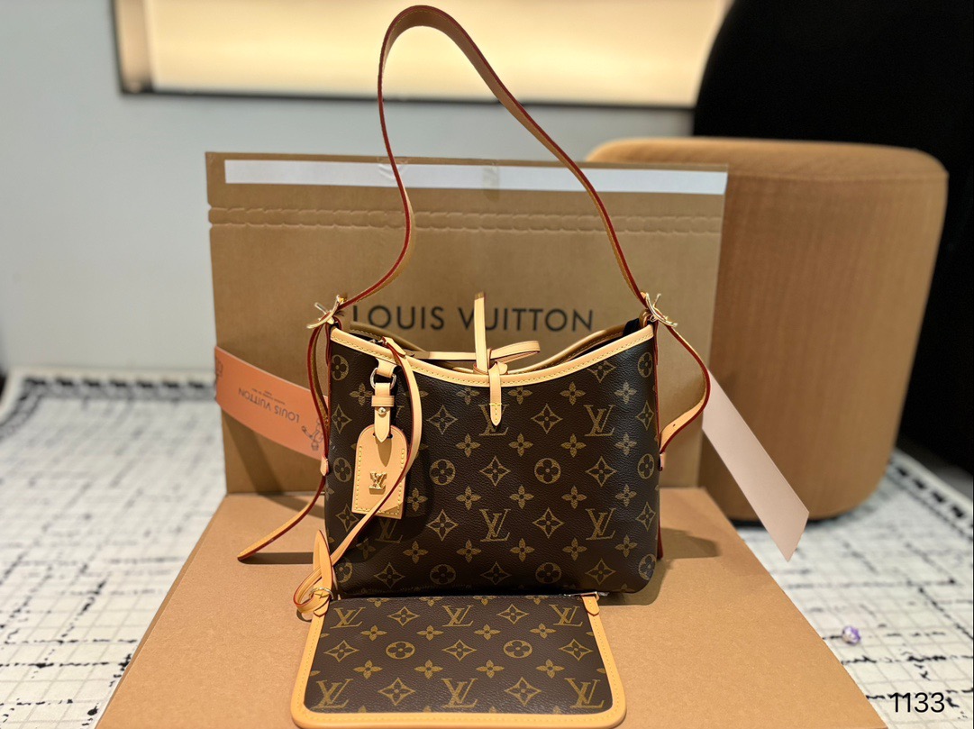 P190P180P170 路易威登Lv Carryall新款通勤包颜值实用 #路易威登Lv #路易威登#Iv #路易威登louisvuitton#路易威登carryall #Carryall |v7月新款，可斜挎、单肩。容量保证，敞口磁铁吸内扣取放平板小电脑非常方便，设计比neverfull小巧、肩带够宽不那么勒;比graceful俏皮，上身完全;是驴家通勤包款颜值担当@ 尺寸 大号38中号30 小号23