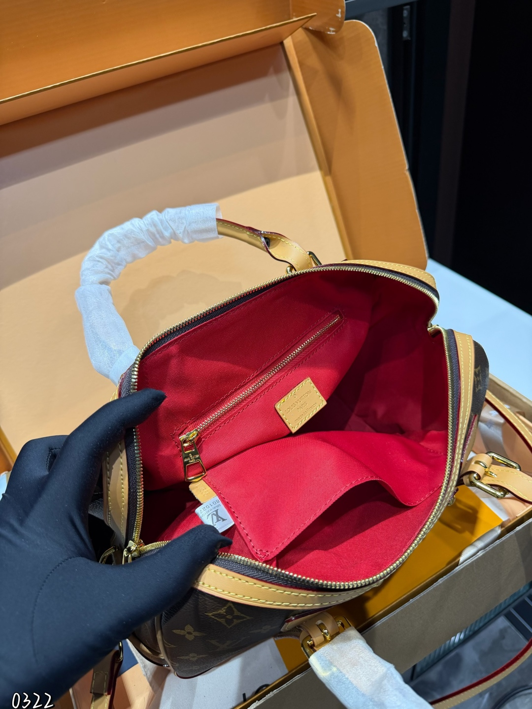 ❤️P200（礼盒包装）❤️ LV枕头包 日常最推荐 手提/斜挎/单肩更舒服 尺寸32 21cm