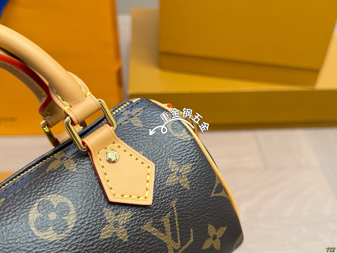 原版复刻¥160飞机盒 重金钢五金 专柜同步163变码芯片 新版可拆卸肩带 LV nano Speedy枕头包 经典系列 时尚百搭 独特的艺术气息 颜值高 日常出街首选 尺寸16×10×7.5