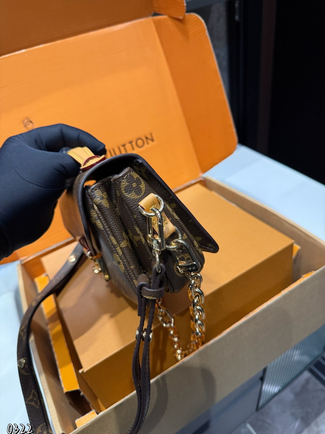 ❤️P195(礼盒包装)❤️ Lv新款邮差包 爆款到不能更爆的邮差包 METIS手袋 非常高级 皮料软硬刚好,尺寸:20 15