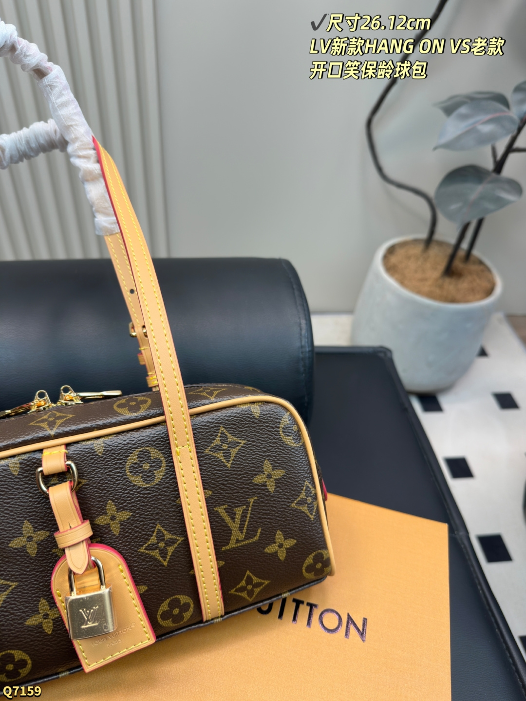 💰190配全套礼盒 尺寸26.12cm LV新款HANG ON VS老款开口笑保龄球包,新款容量很不错 又是哪位女生复古法式风格 能驾驭它吖~