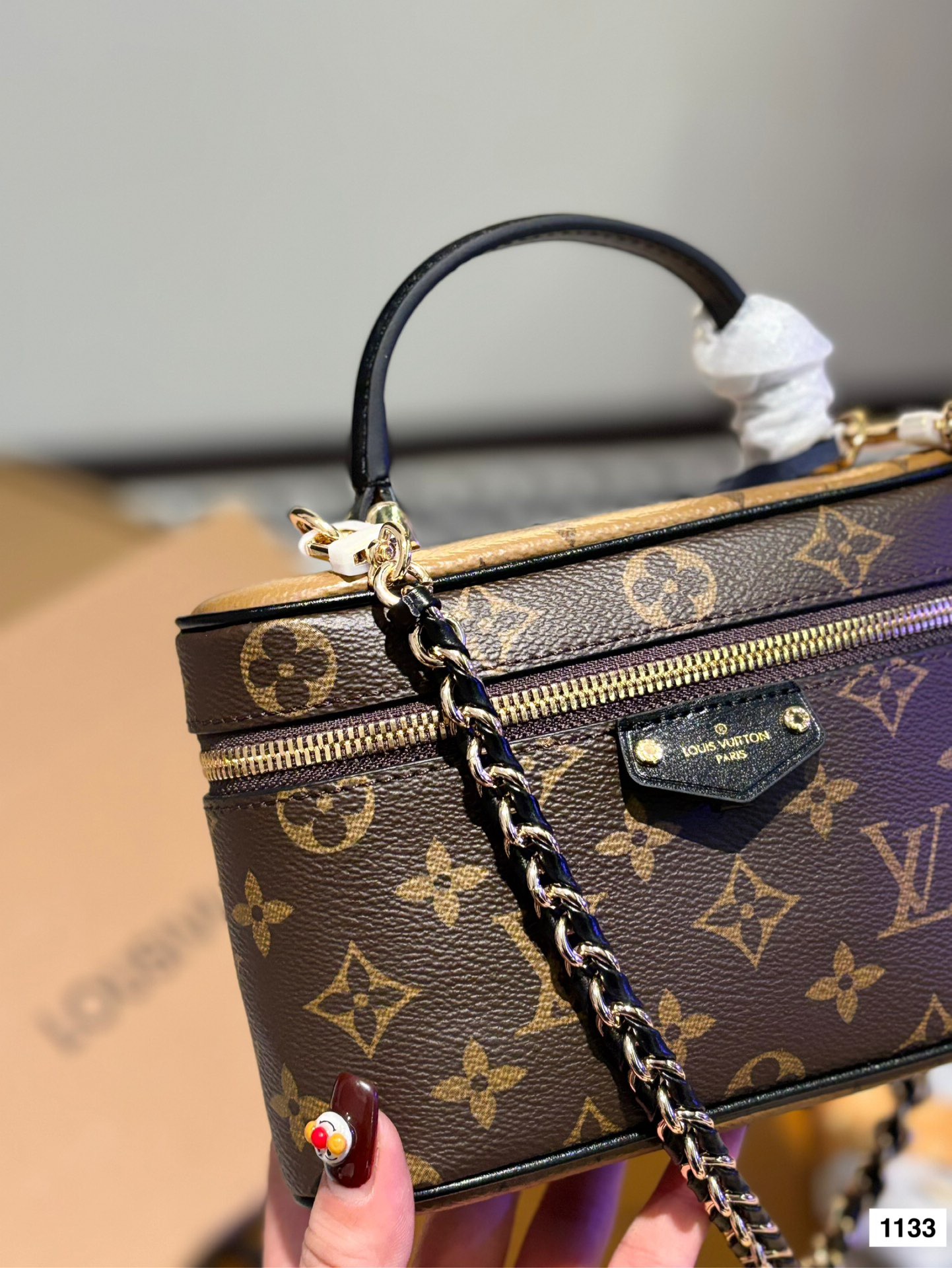 P175 配礼盒🎁复刻版 L家 新品化妆包 真的是太好看了！很小巧精致，放遥遥领先宽度刚刚好，再大一点的手机应该也可以，太适合春夏了！老花搭什么衣服都好看！好看好看好看！喜欢的姐妹真的不用迟疑 尺寸19*12c