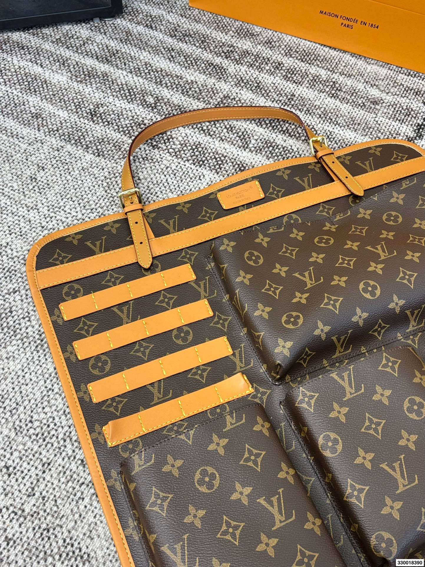 p150 尺寸46&times;59折叠盒飞机盒 Lv 收纳袋 非常具有设计感 简约又精致，细节满满