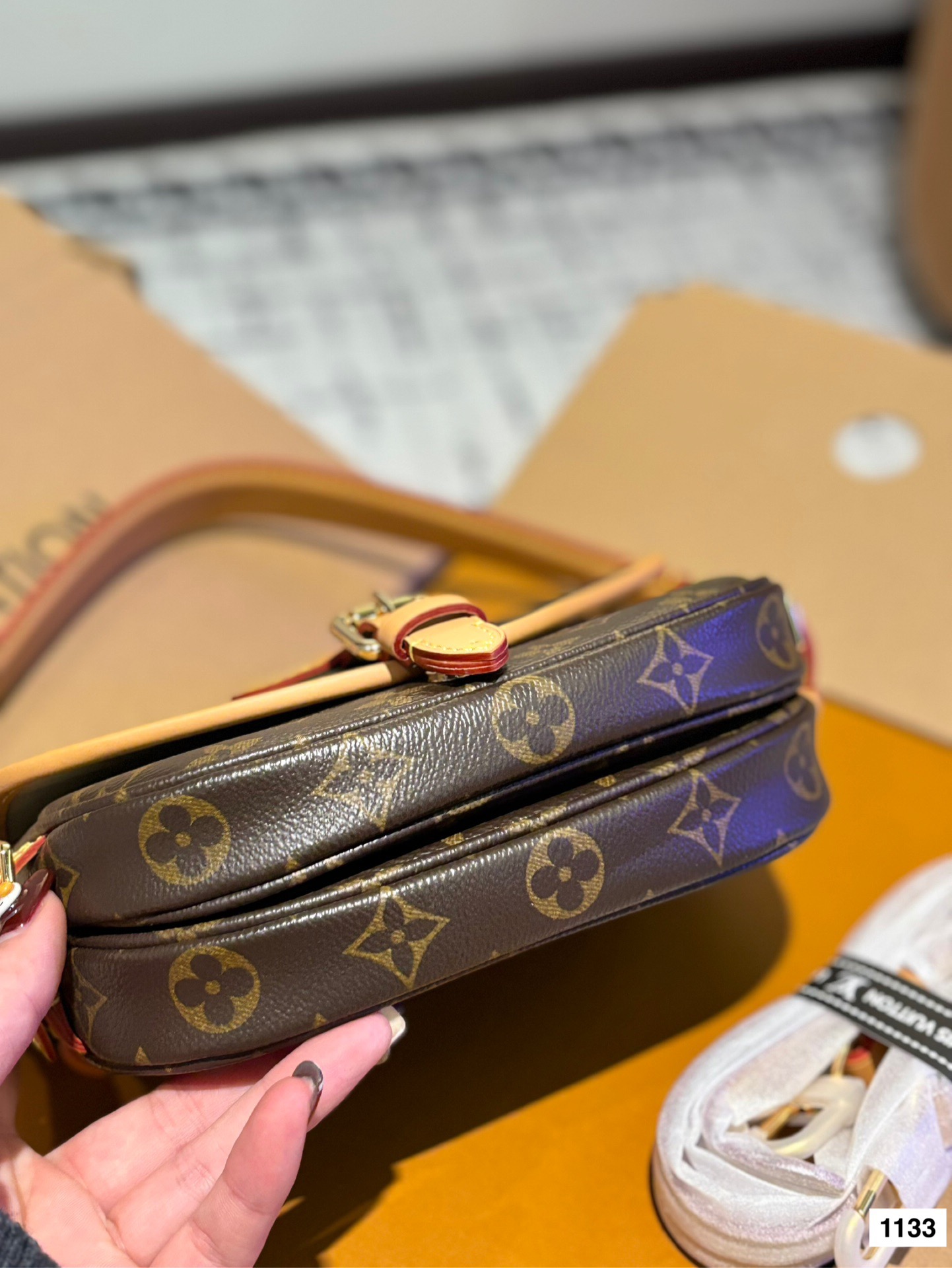 P195 配全套 size：20*16cm L家 新款小号马鞍包 双子星 samur 邮差包 小巧可爱实用百搭 搭配两条肩带哦！