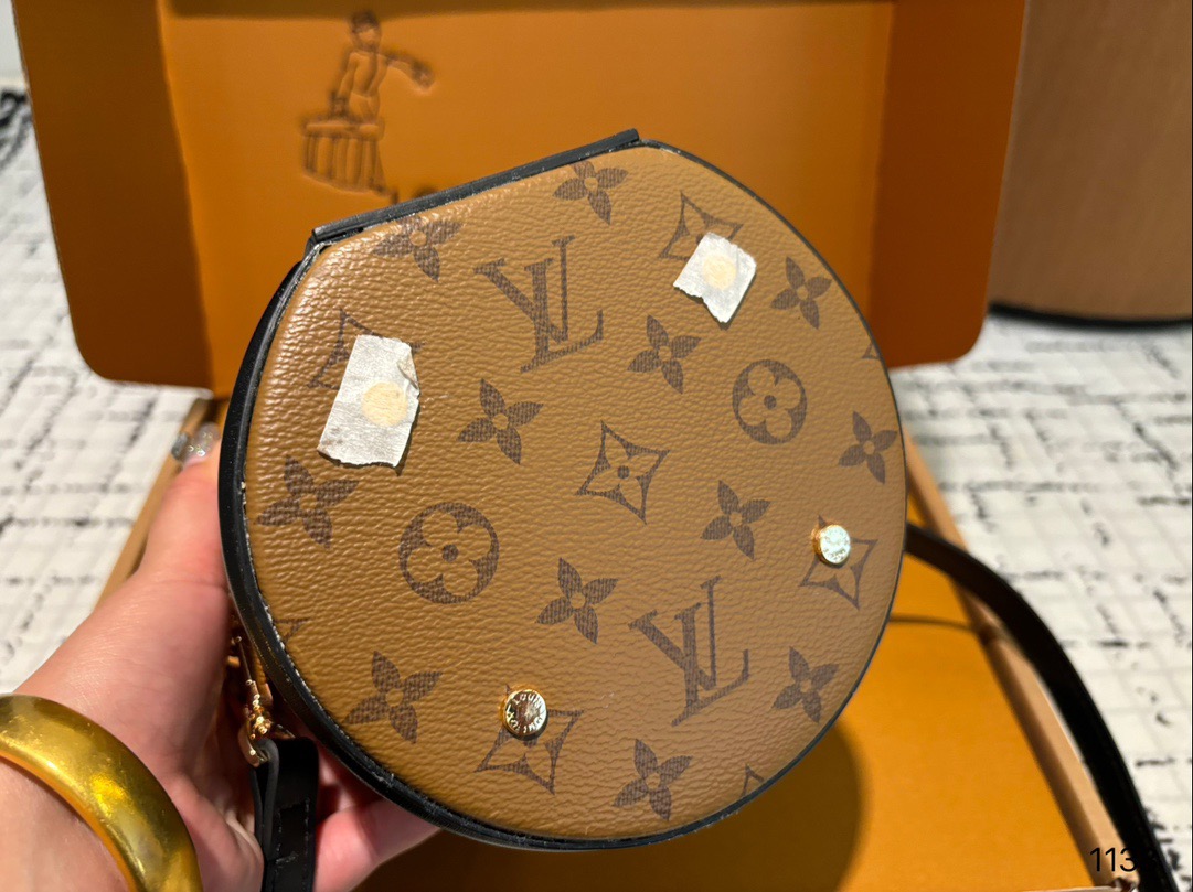P185配礼盒🎁 Lv cannes 水桶包 发财桶新出的 太可爱啦nano发财桶 越用越香！！！ 尺寸大号15 17