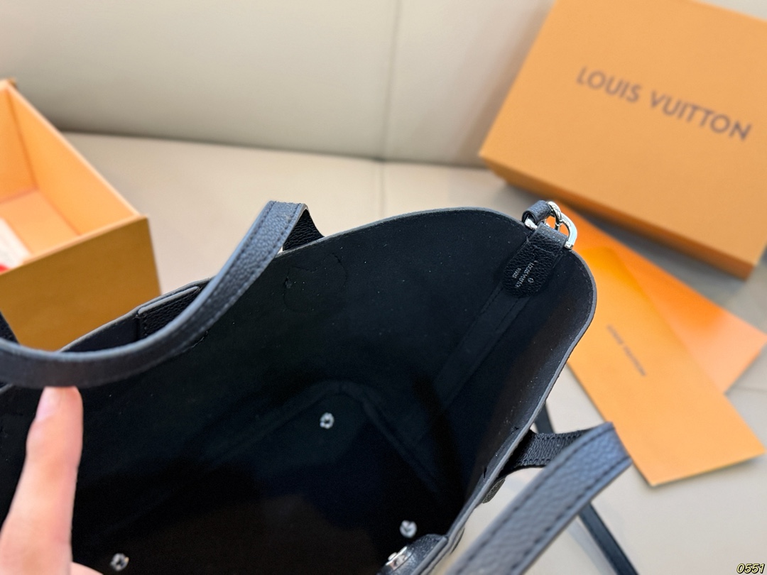 ¥220 Lv菜篮子托特包 高颜值 潮酷 时尚女孩必入 适合日常 通勤 出街 尺寸20 20