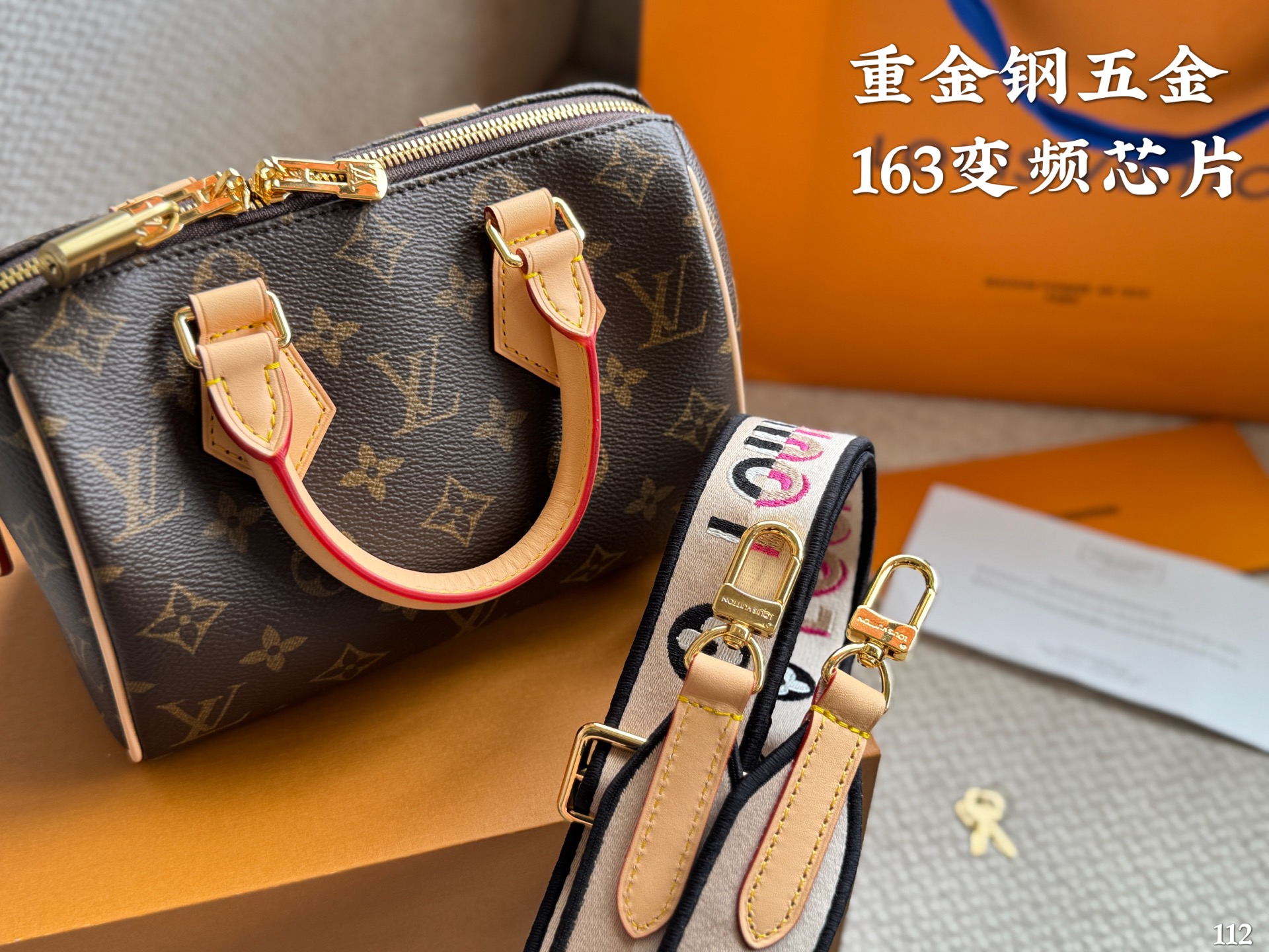 p215 重金钢五金 163变频芯片 LV Speedy 20枕头包 LV 新款系列 city keepal手袋,全网首发 LV Speedy nano 枕头包这款Retiro 手袋以标志性 经典永恒。优雅低调的外形设计和宽敞的包身更加入了实用性 尺寸20 15cm