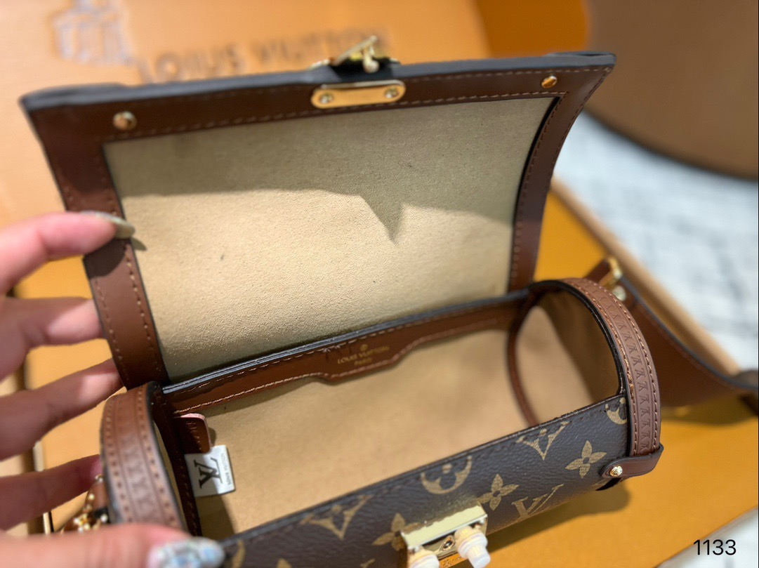 P205配折叠盒 尺寸20.10cm LV 芭比龙 全钢五金牛皮版本 颜值高 日常出街首选 任何搭配都能够轻松驾驭 时尚潮流