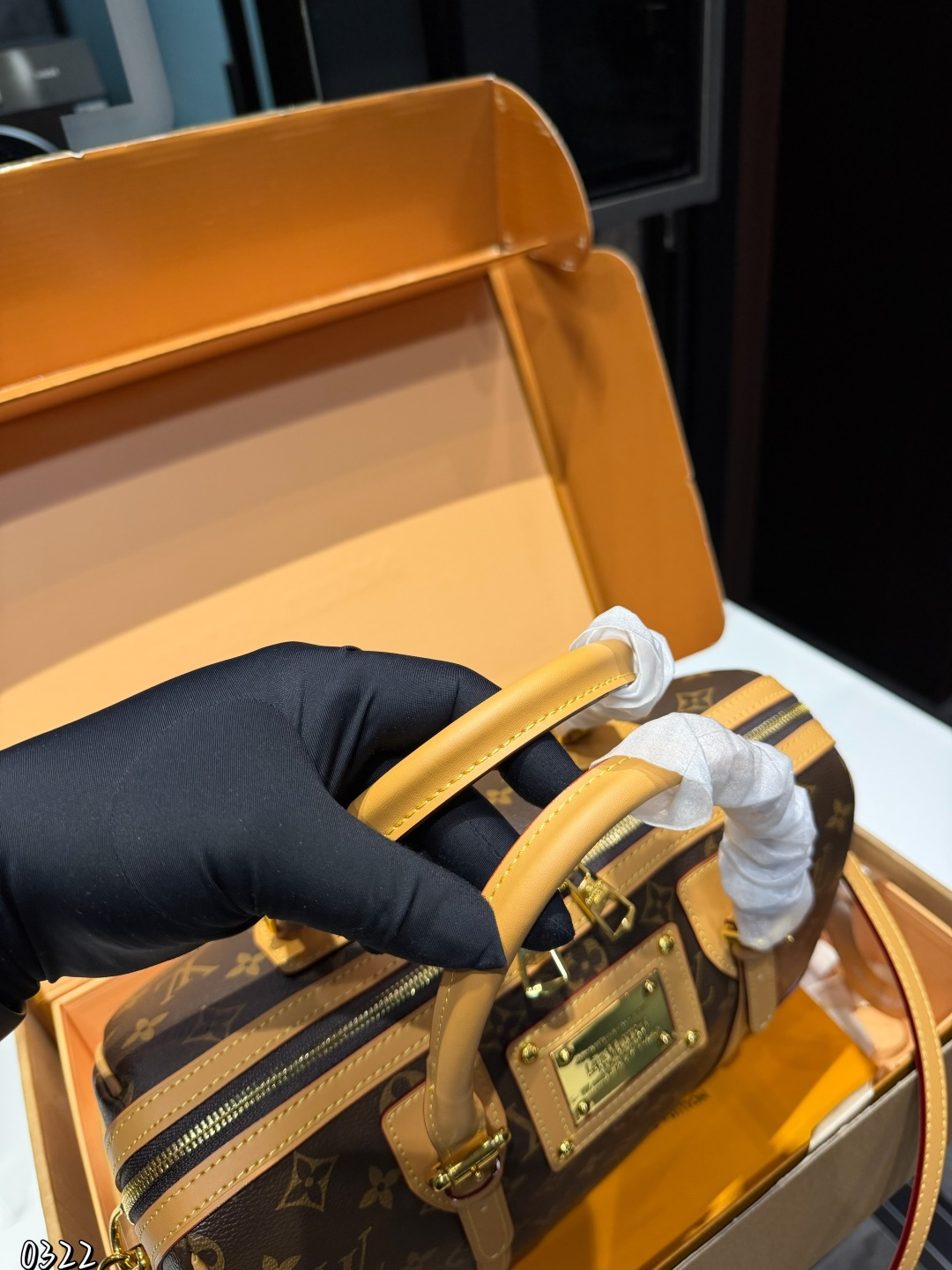 ❤️P200（礼盒包装）❤️ LV枕头包 日常最推荐 手提/斜挎/单肩更舒服 尺寸32 21cm