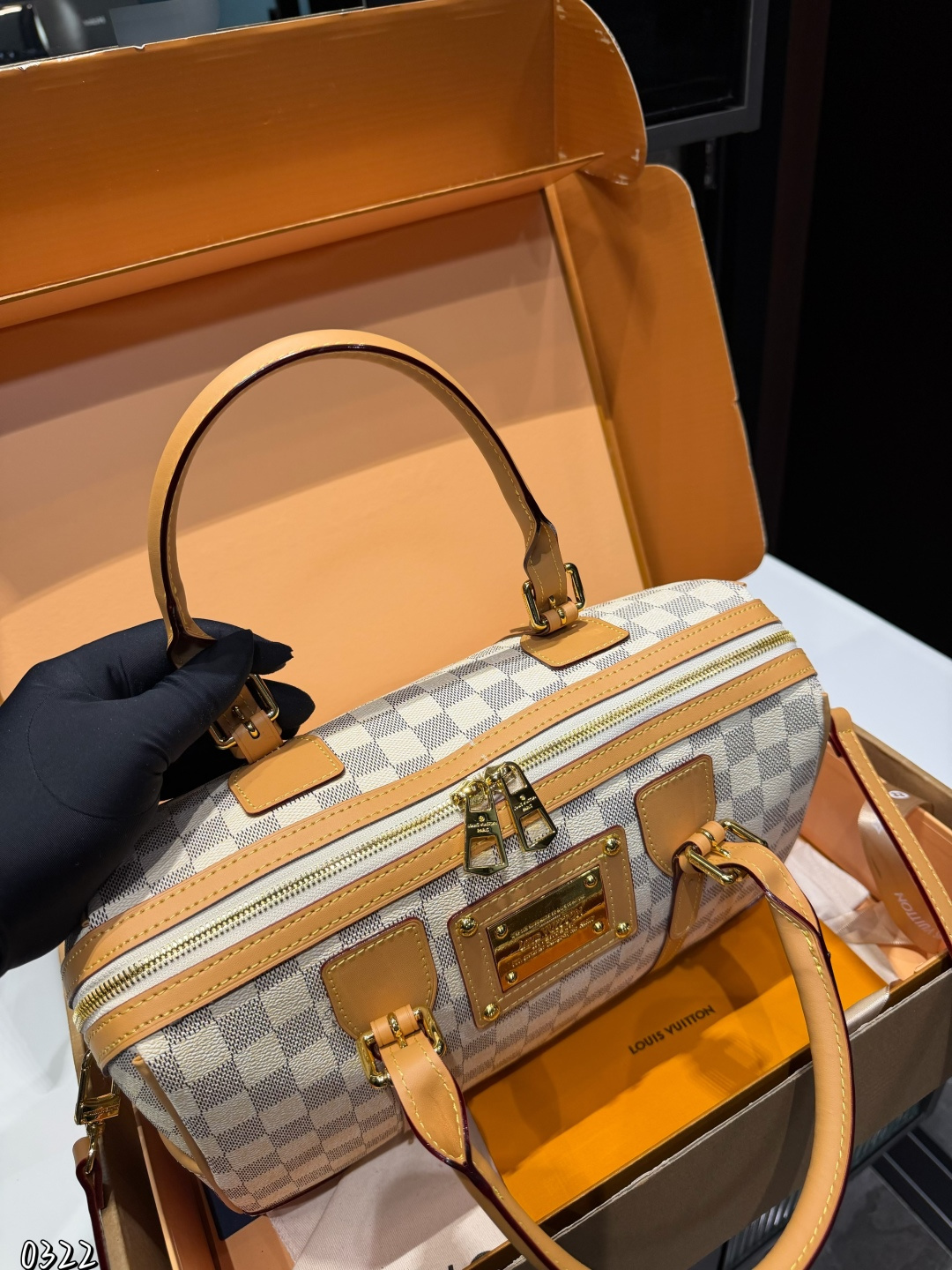 ❤️P200（礼盒包装）❤️ LV枕头包 日常最推荐 手提/斜挎/单肩更舒服 尺寸32 21cm