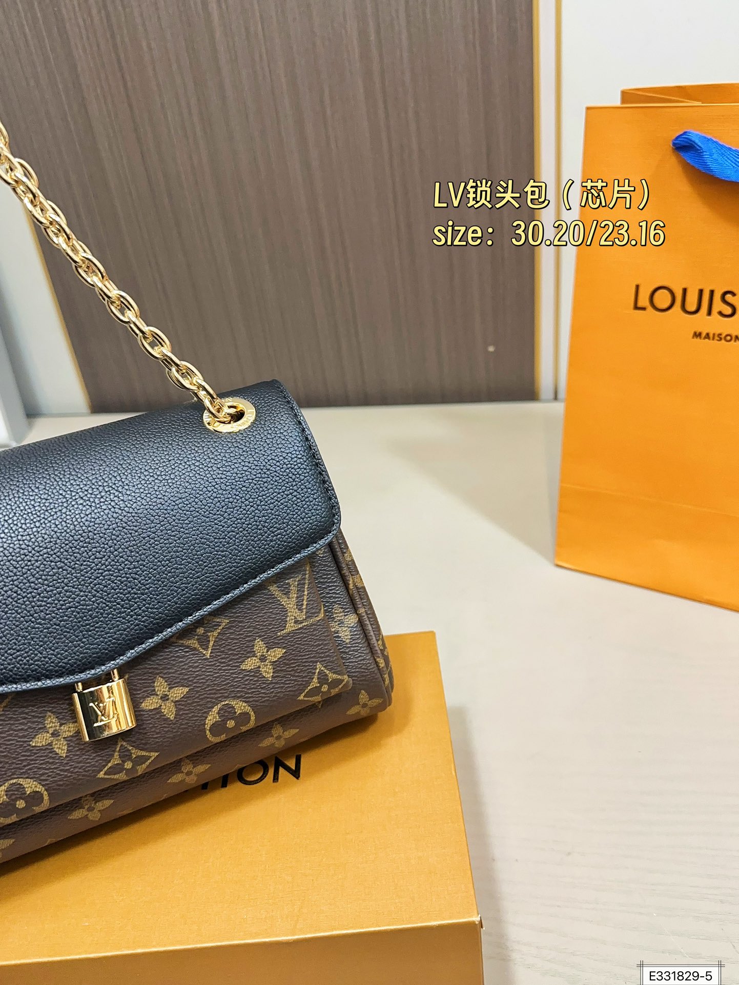 大号💰145 小号💰140 无盒 芯片 尺寸30.20/23.16 Lv Padlock on strap拼色锁头包 LV新款Padlock on strap拼色老花锁头包 小身材大容量 可以当腋下包可以斜挎 上身超好看⚠️大号黑色,焦糖色,小号黑色,酒红色⚠️