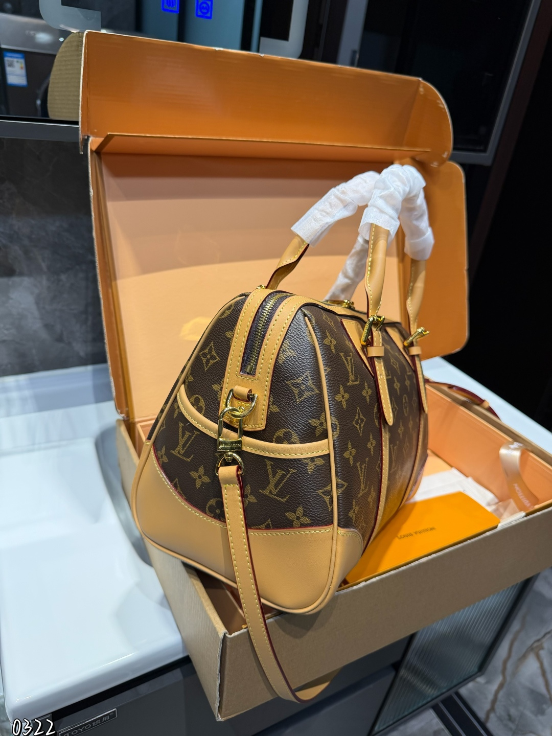 ❤️P200（礼盒包装）❤️ LV枕头包 日常最推荐 手提/斜挎/单肩更舒服 尺寸32 21cm