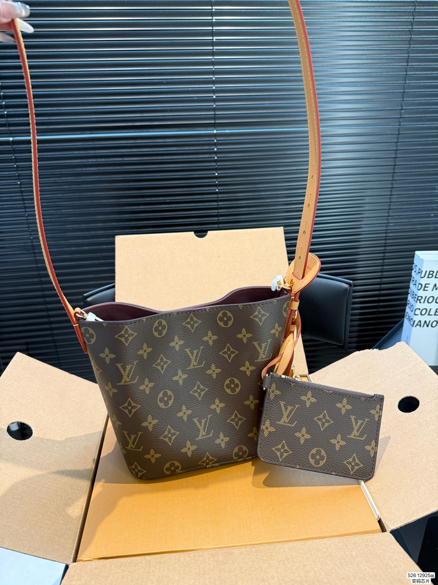 P180 芯片版本 配飞机盒折叠盒子 盲猜这次LV上新黑马是ALL IN BB Lv水桶 LV尤物! 尺寸：16 18 货号12925