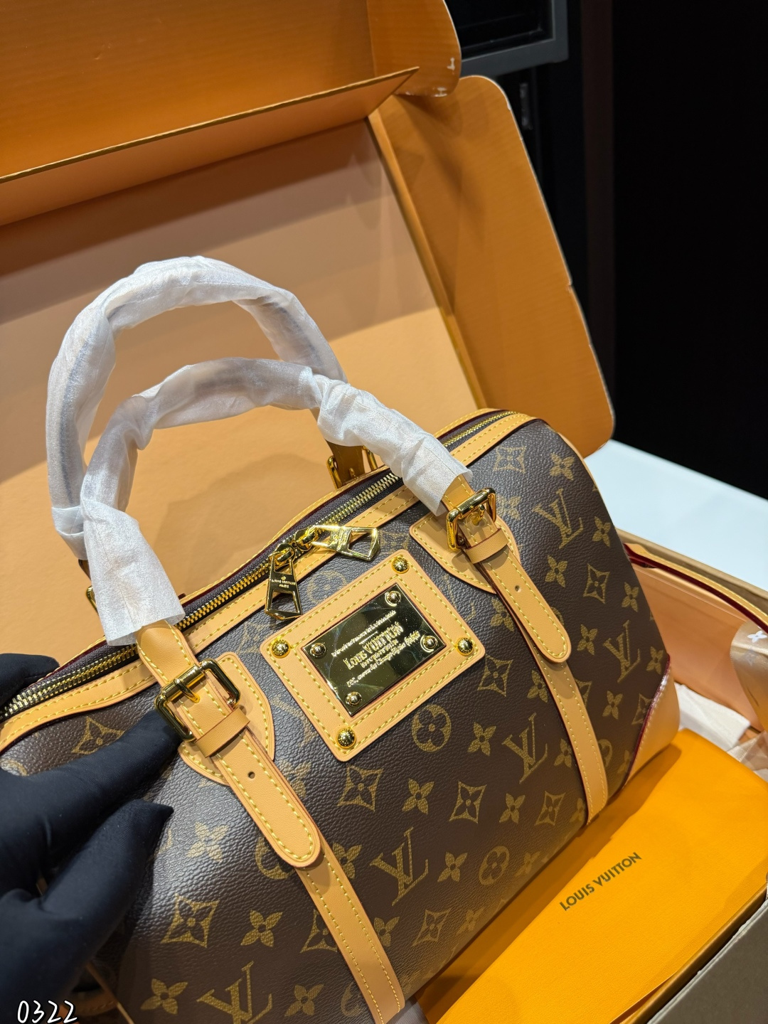 ❤️P200（礼盒包装）❤️ LV枕头包 日常最推荐 手提/斜挎/单肩更舒服 尺寸32 21cm