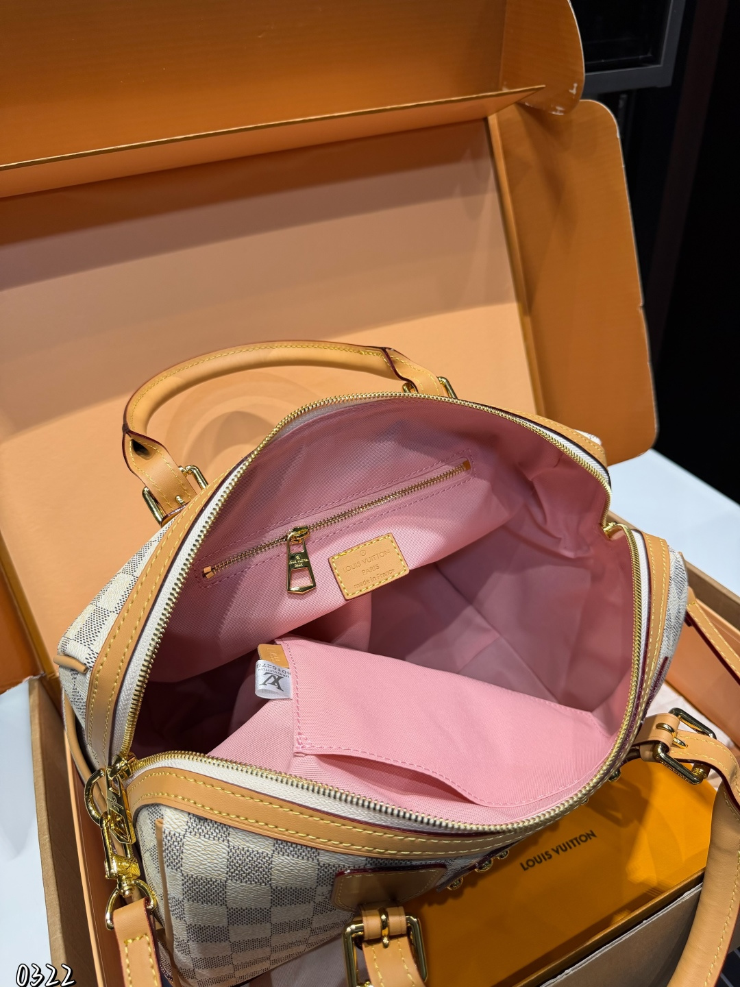 ❤️P200（礼盒包装）❤️ LV枕头包 日常最推荐 手提/斜挎/单肩更舒服 尺寸32 21cm