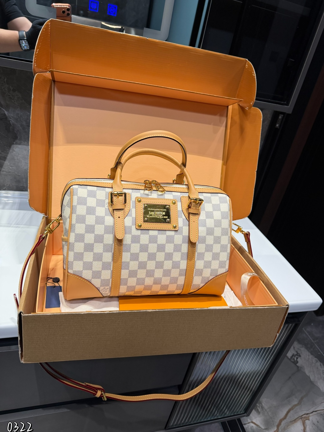 ❤️P200（礼盒包装）❤️ LV枕头包 日常最推荐 手提/斜挎/单肩更舒服 尺寸32 21cm