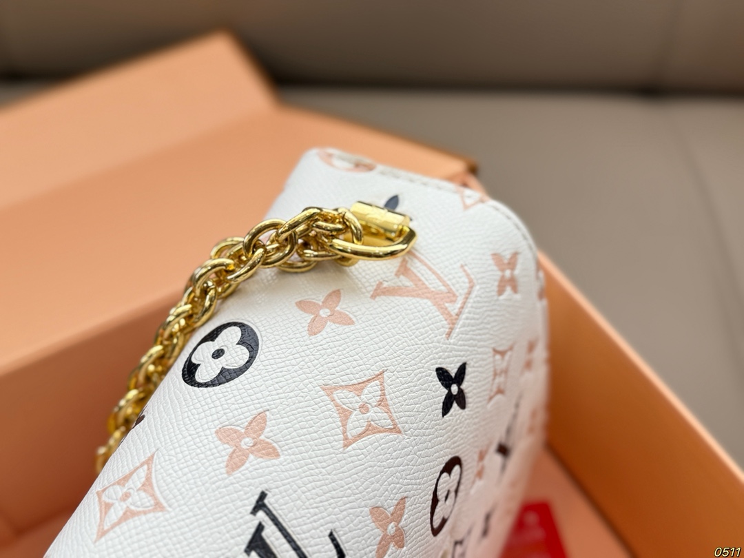 &yen;145折叠盒 原版五金带logo LVTwist新款包包 复古优雅 永远的经典 正式休闲皆可 日常通勤无压力 尺寸：23 16