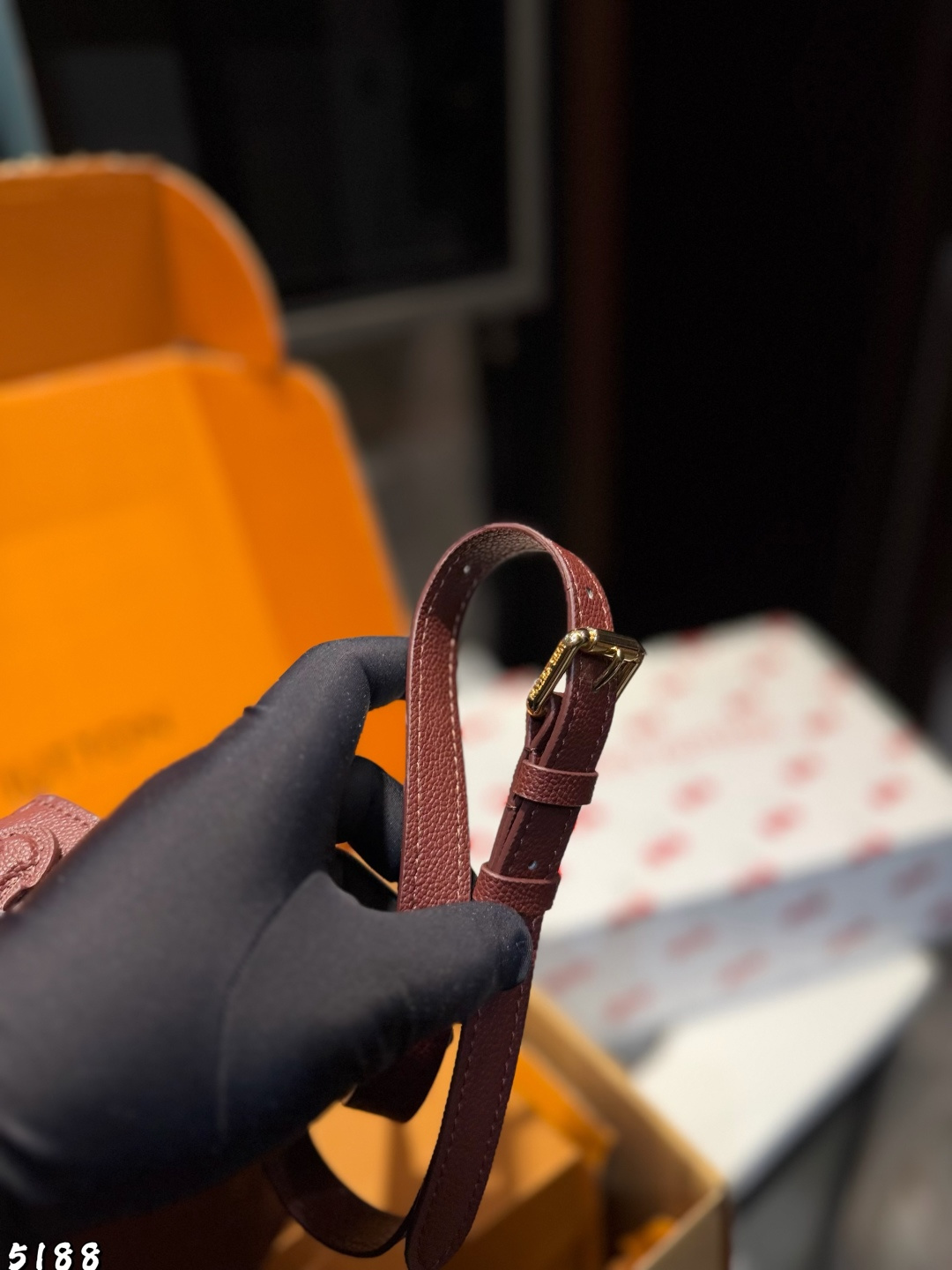 ❤️p215（礼盒包装）❤️ Lv 路易威登｜Pochette Metis East west Mini 新款邮差包 LV邮差包老花手提单肩斜挎包，优雅低调的外形设计和宽敞的包身更加入了实用性，LV闪亮的纯钢金色五金配件- 可调节肩带，配有树糕皮的肩垫，拉链闭合 超细纤维内衬 尺寸 21 14cm