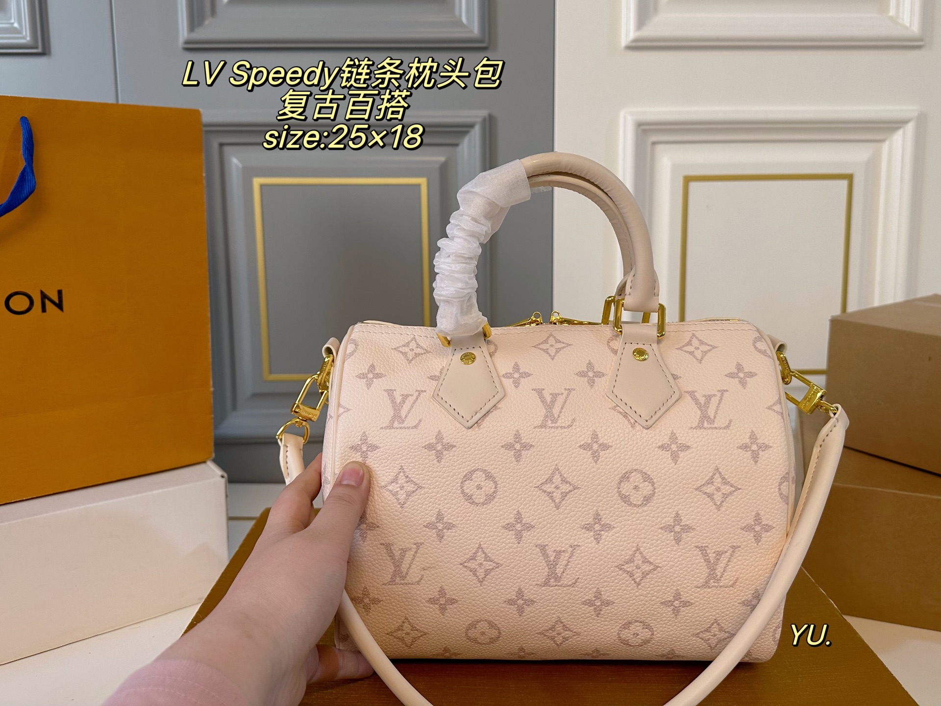 P160（无盒） size：25&times;18 LV 路易威登speedy bandoulelere枕头包💕 经典重现，轻便又时尚～ 手提➕链条⛓️设计，又酷又帅 浓浓复古风，时尚百搭，超级实用❗️