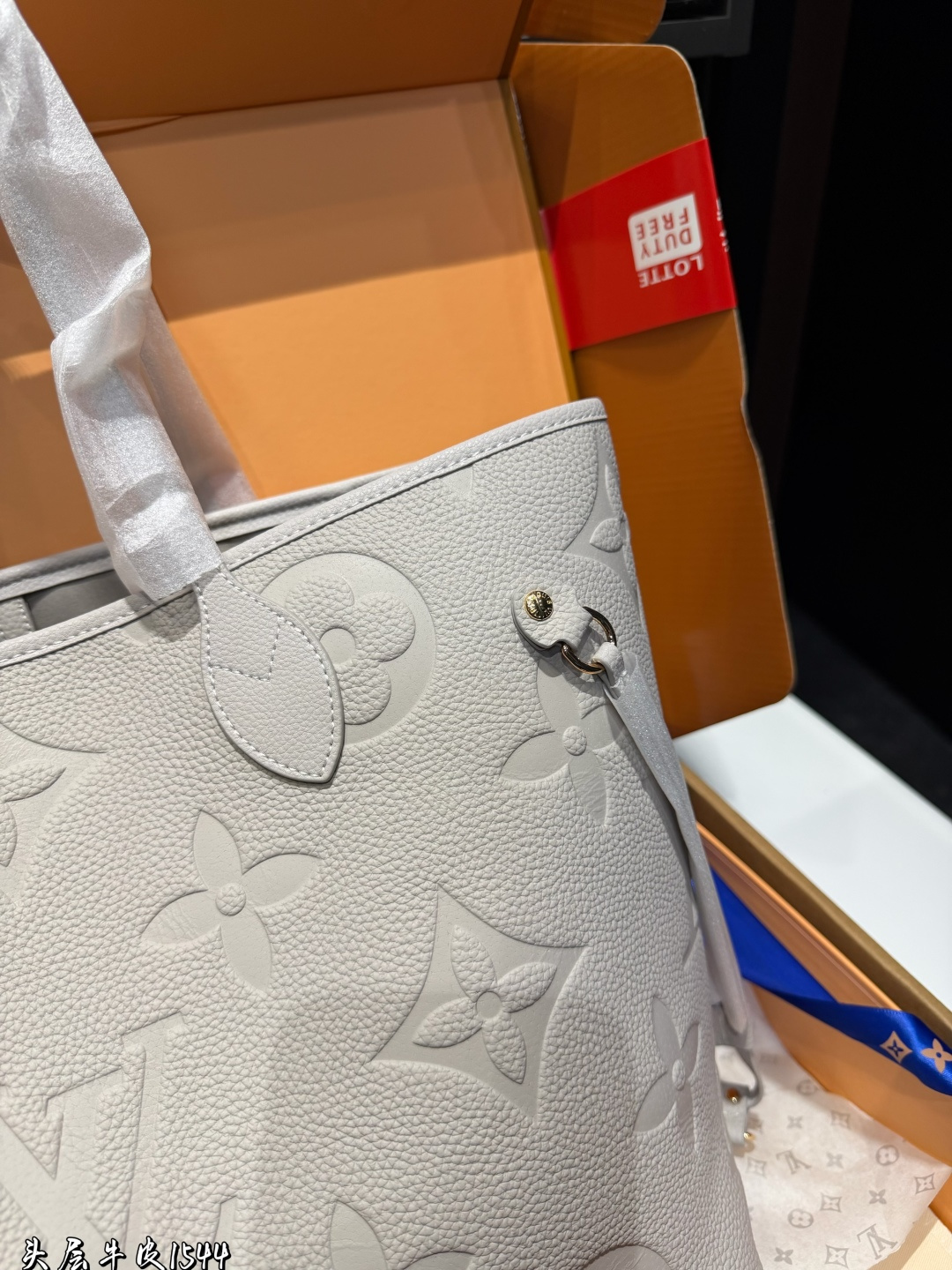 ❤️头层牛皮 p310❤️ Lv牛皮L家 Neverfull 中号购物袋!入门级的款式哦!绝对的终身款!此物经典不言而喻!街拍和实用都是非常nb的选择!大家拿到后可以感受下,皮质颗粒之间空袭分明,宽度平均,摸上去软硬适中,尺寸 32*28cm
