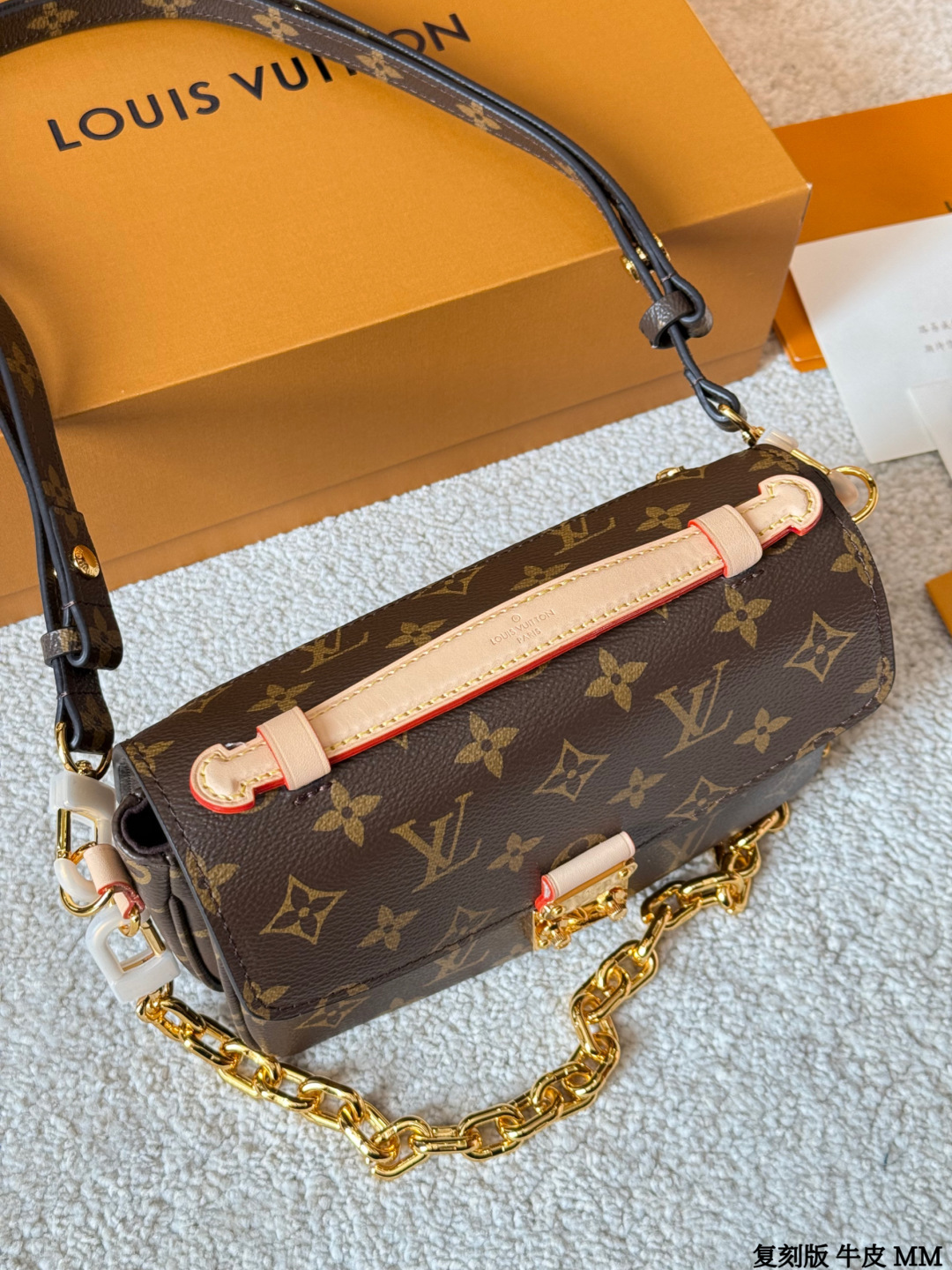 复刻版 牛皮 p270 Lv Pochette Metis East west Mini 新款邮差包 LV邮差包老花手提单肩斜挎包，优雅低调的外形设计和宽敞的包身更加入了实用性，LV闪亮的纯钢金色五金配件- 可调节肩带，配有树糕皮的肩垫，拉链闭合 超细纤维内衬 尺寸 21 14cm 配折叠礼盒🎁 牛皮