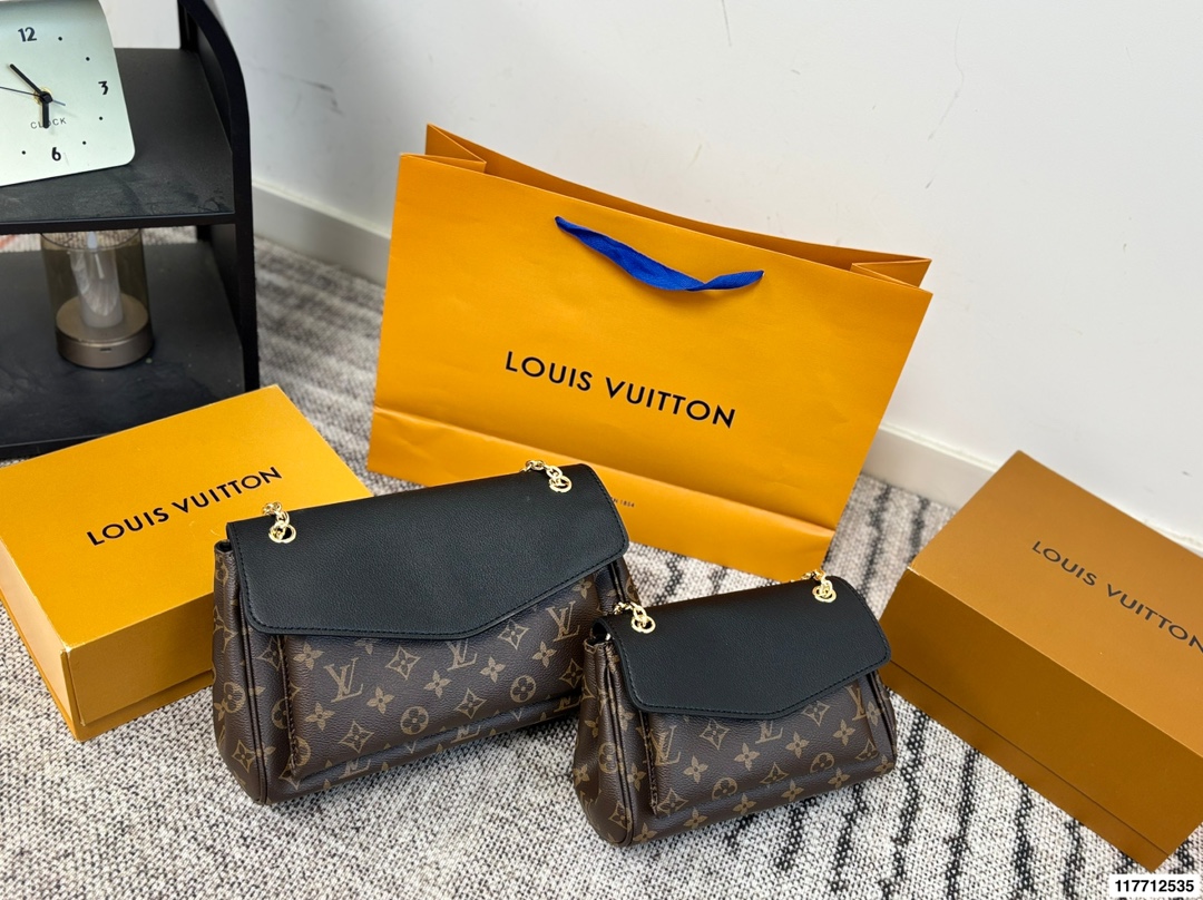 p175 变码芯片 全套包装 LV pallas chain 经典款链条包红色信封包 Lv的传奇信封还是老款的好看 别看尺寸不大 但是手机📱口红💄钥匙🔑纸巾什么都装得下 很有女人味的一款包包 不管单肩 斜挎都很好看 而且秋冬配老花真的绝绝子 加上红色吸睛 秋冬必备集美们 尺寸30.19/23.15