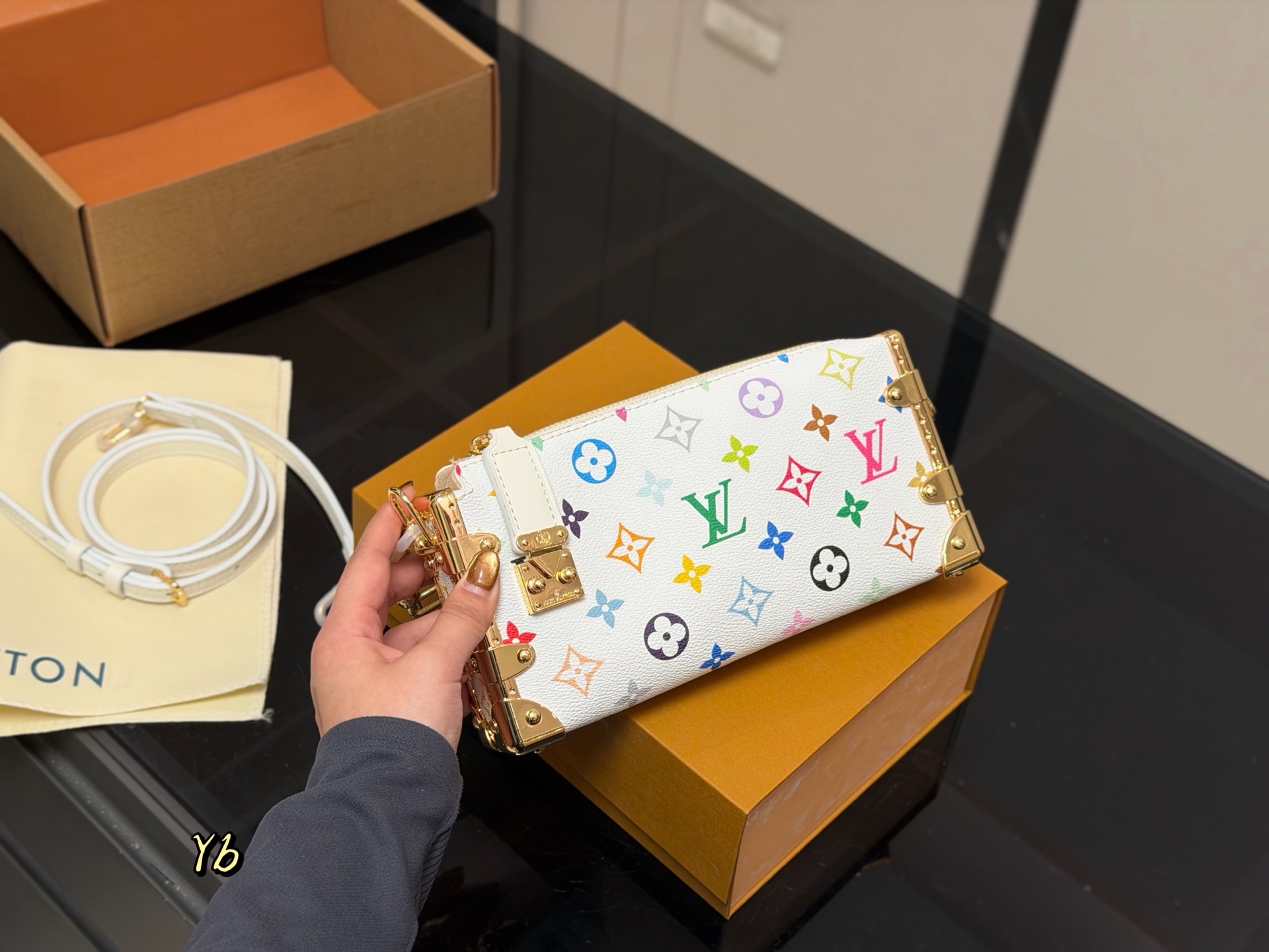 &yen;225 （折叠盒➕飞机盒） size：23*11cm 超时空爆款 Lv王炸新款包 横版谷爱凌 一定要入的它！ 超级洋气 upupup 搜索🔍Lv 软箱子（盒子）